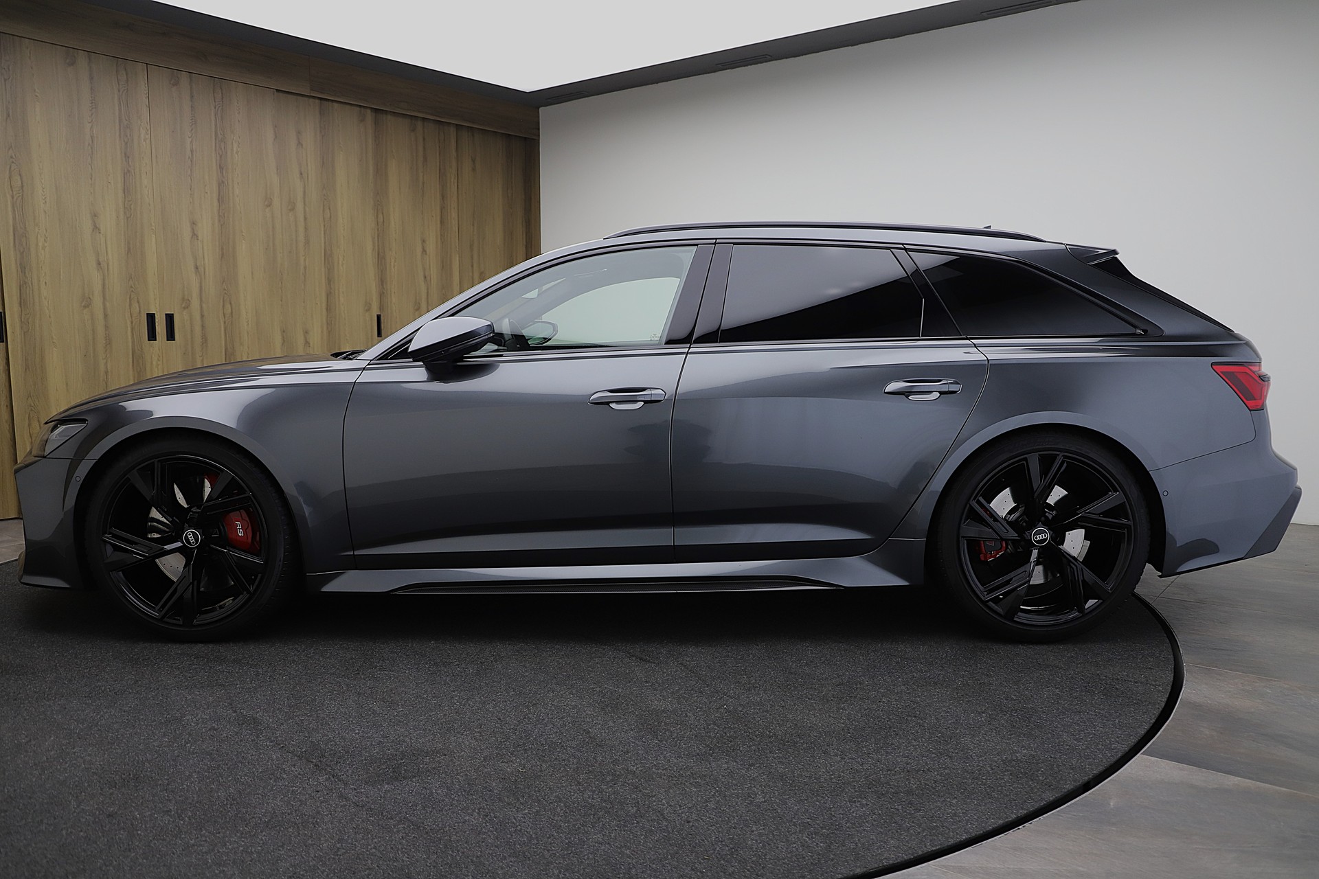 AUDI RS6 Avant 4.0 TFSI V8 quattro-image-2
