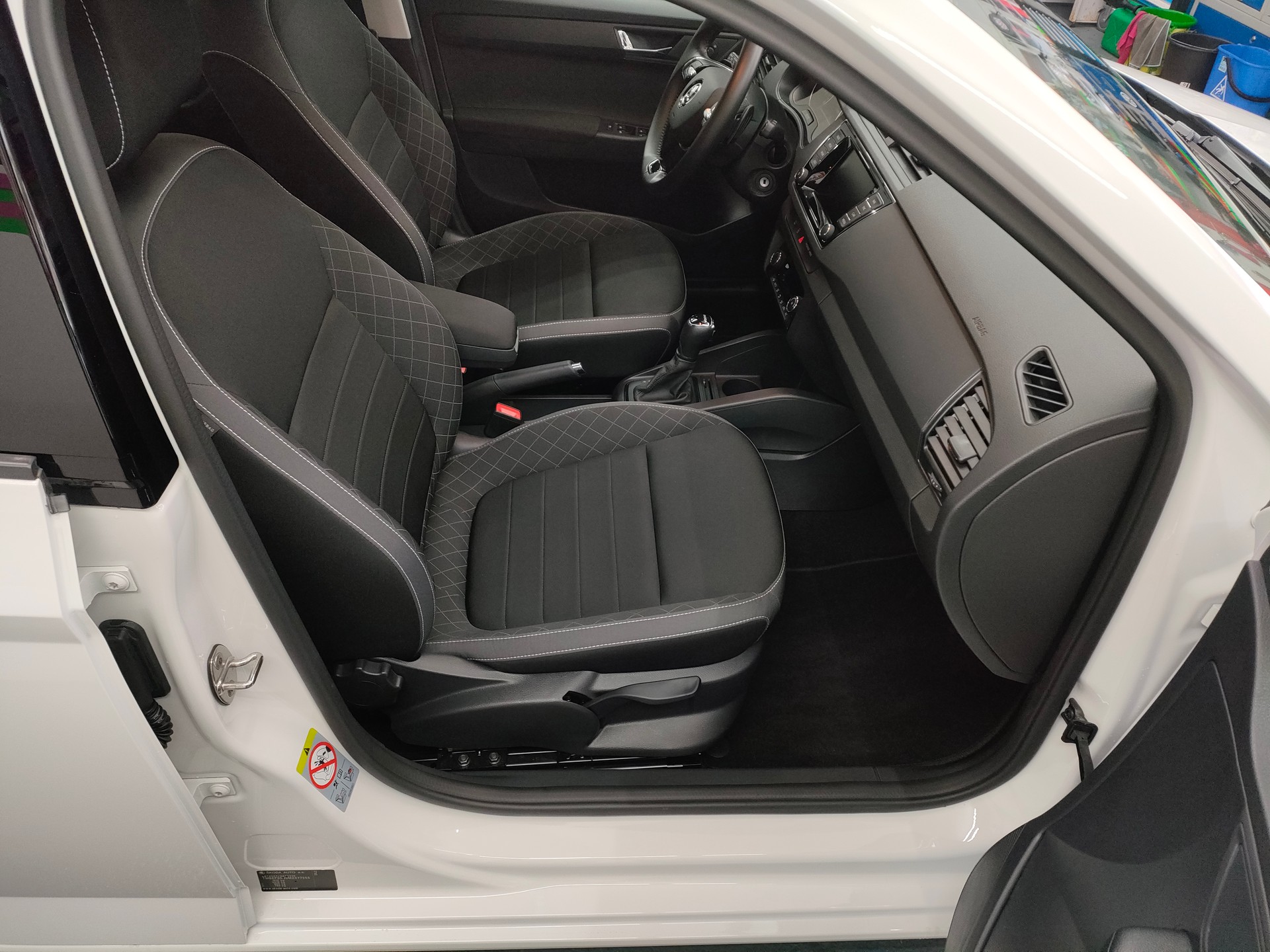 SKODA Fabia 1.0 TSI Ambition DSG-image-11