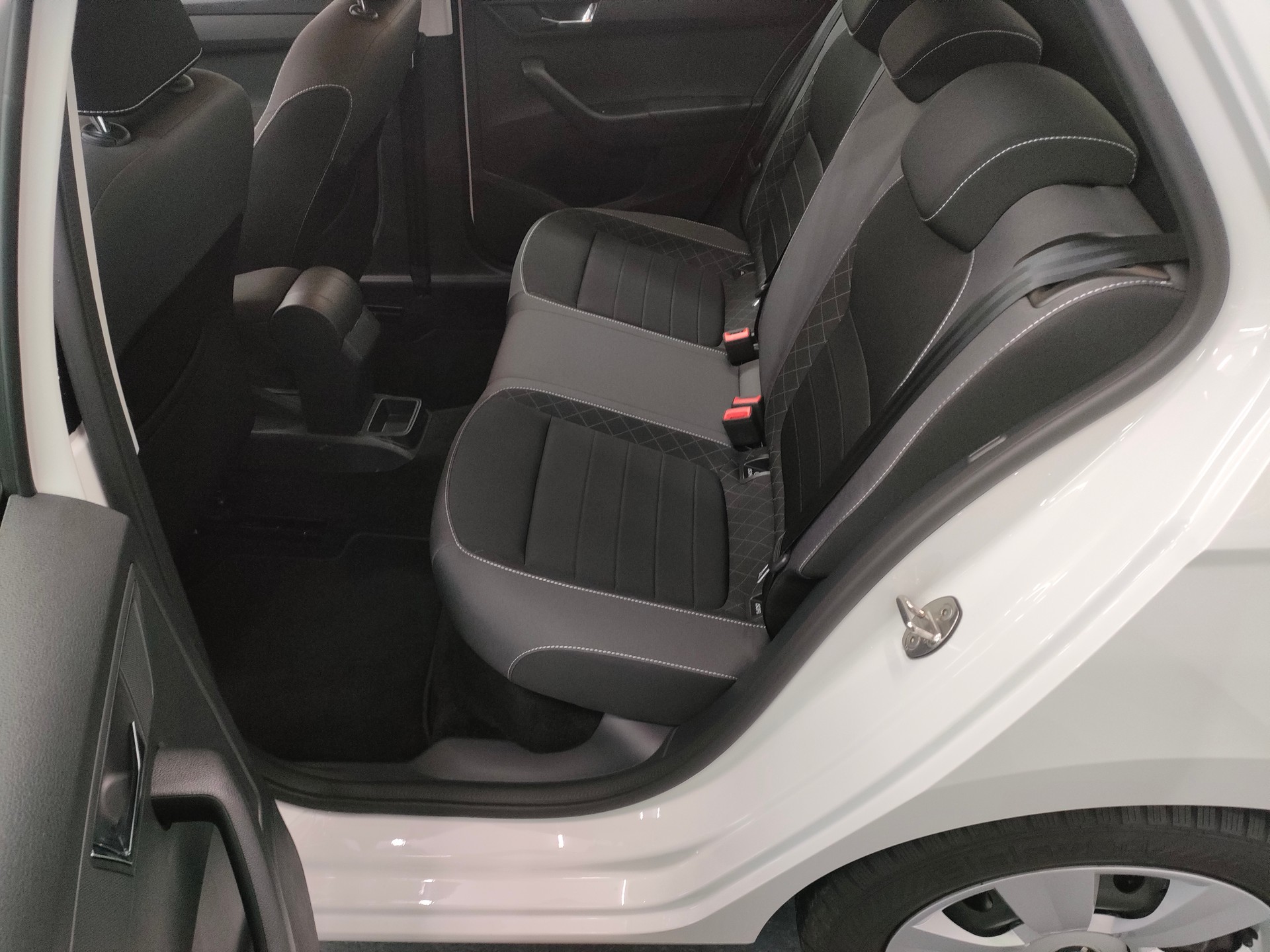 SKODA Fabia 1.0 TSI Ambition DSG-image-12