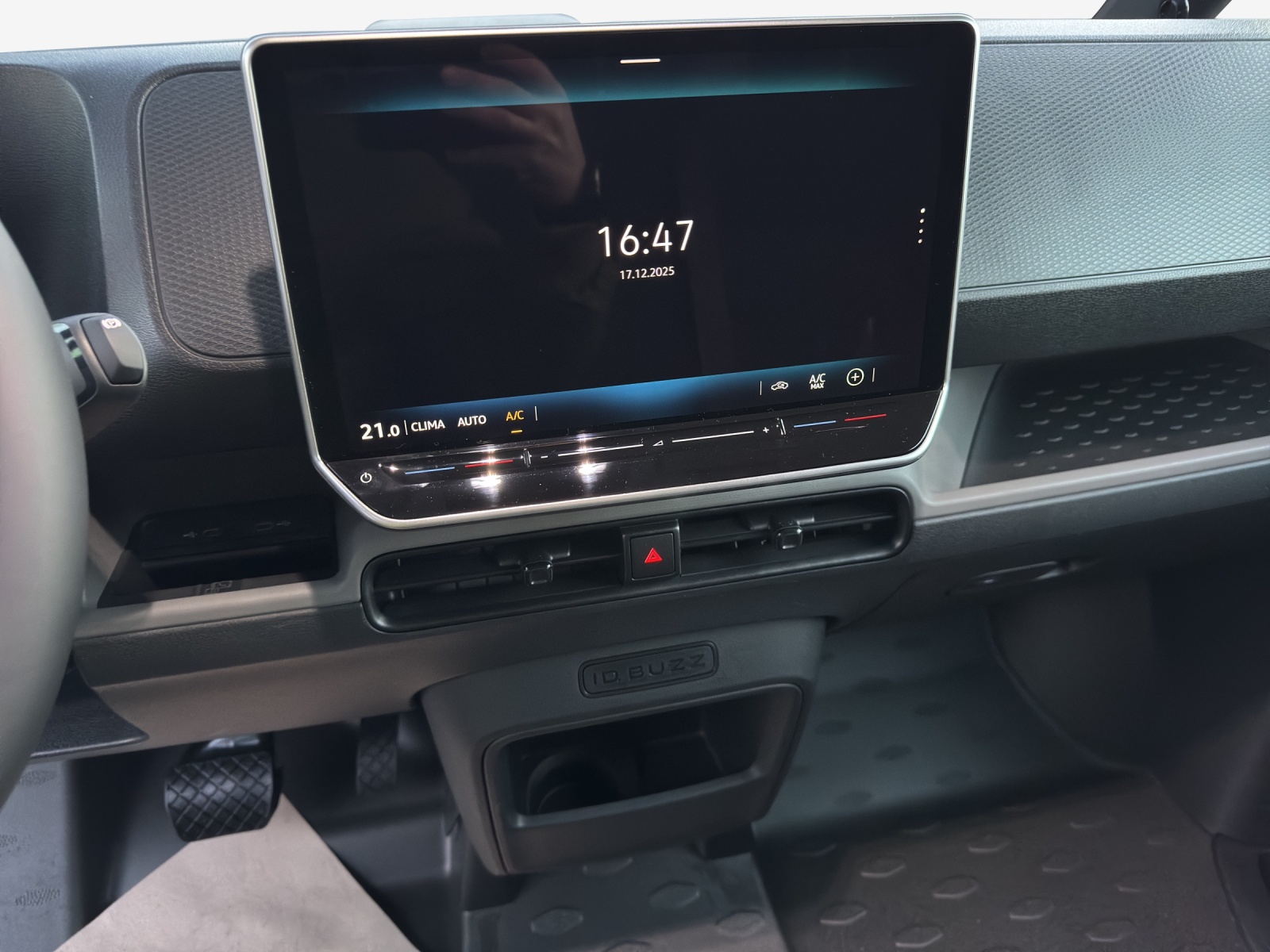 VW ID. Buzz Cargo Pro 4Motion-image-10