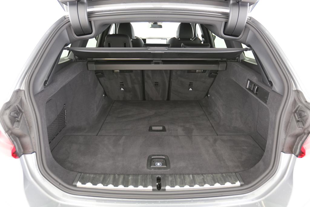 BMW 330d xDrive Touring-image-13