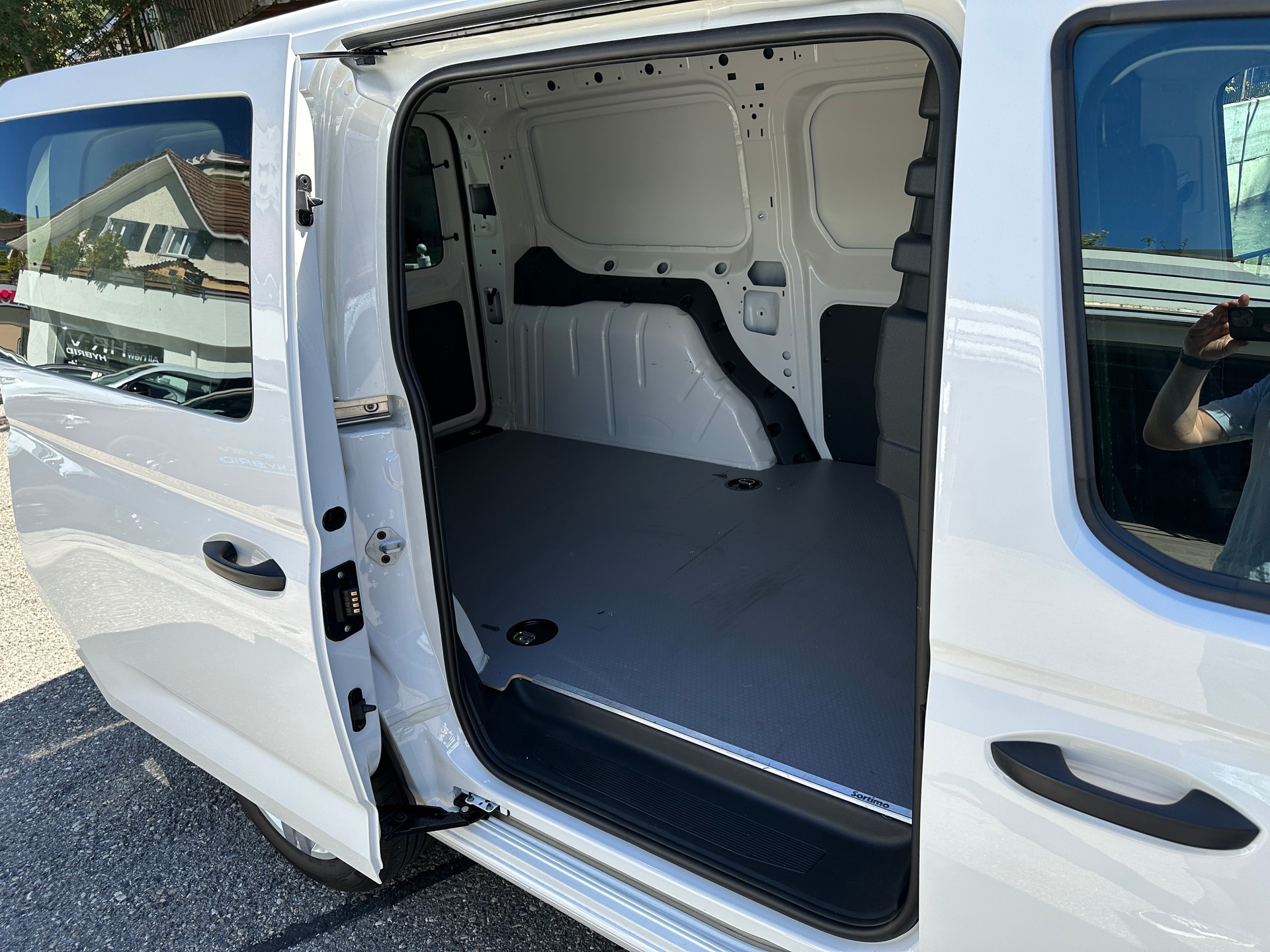 VW Caddy Cargo 1.5TSI Maxi-image-12