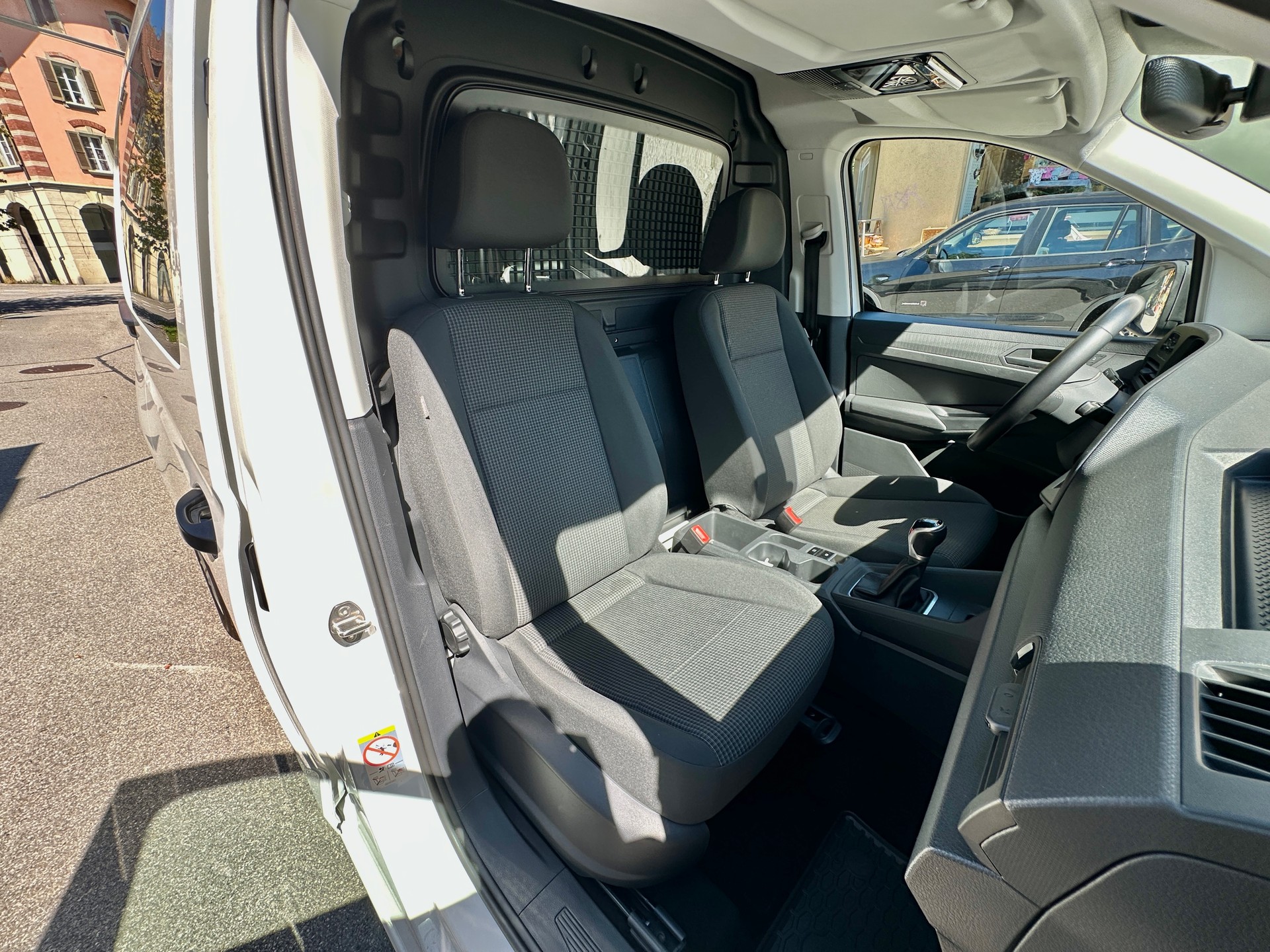 VW Caddy Cargo 1.5TSI Maxi-image-11