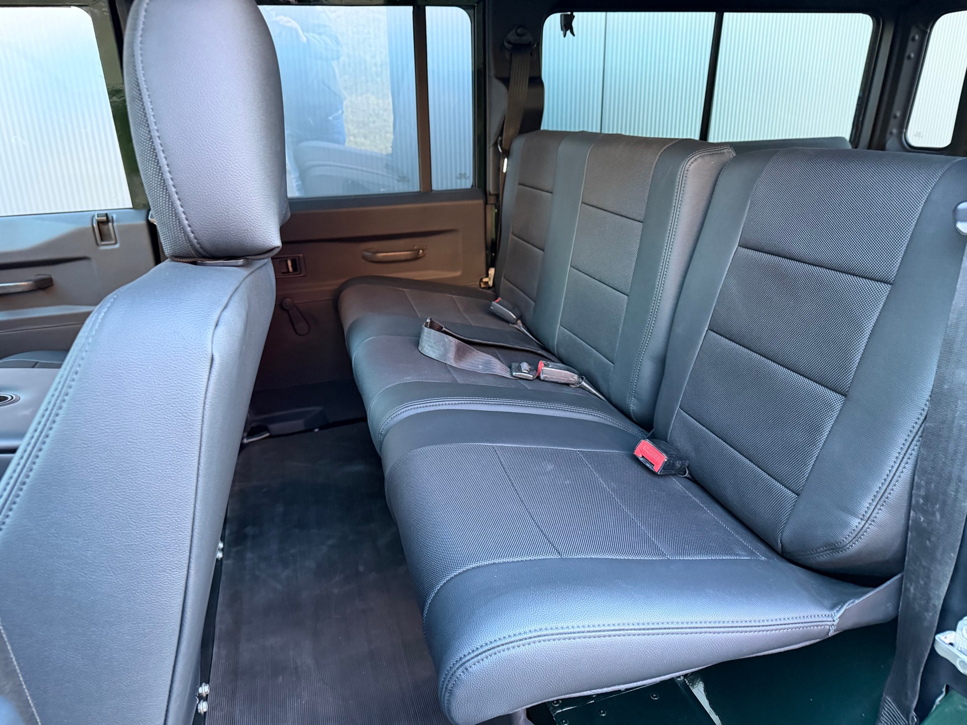 LAND ROVER Defender 110 TD5 *EPSOM verzinkt*-image-9