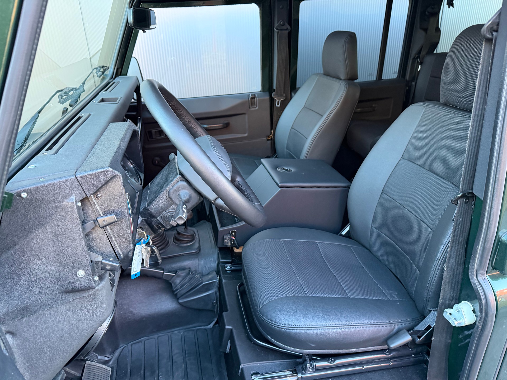 LAND ROVER Defender 110 TD5 *EPSOM verzinkt*-image-6