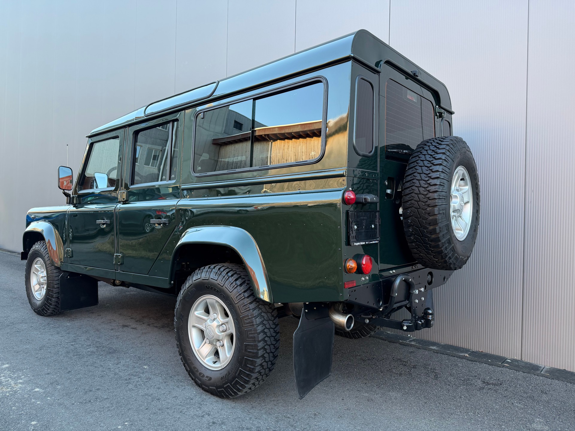 LAND ROVER Defender 110 TD5 EPSOM verzinkt-showroom-element-2