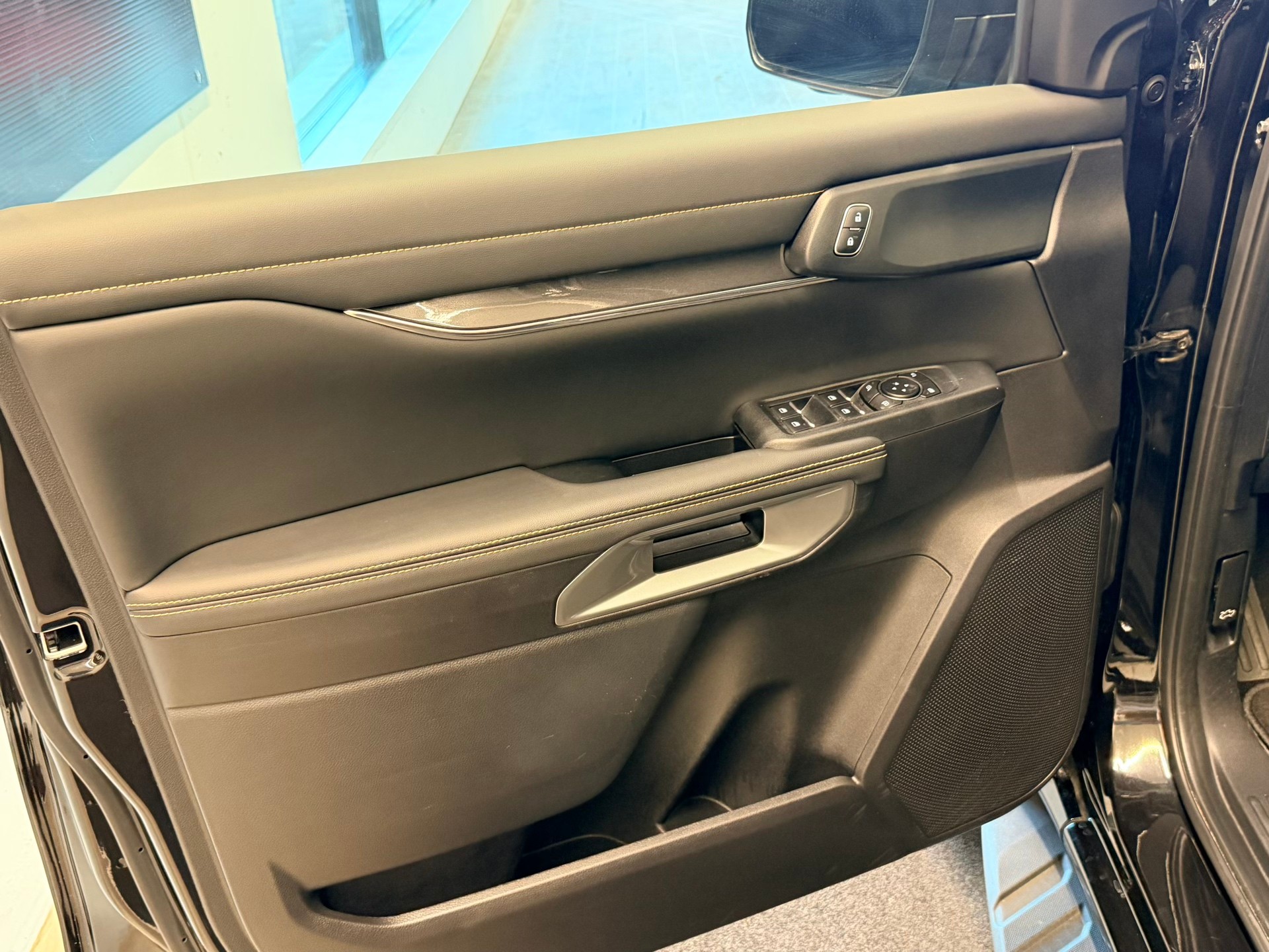 FORD Ranger Wildtrak 3.0 Eco Blue e-4WD Automat-image-11