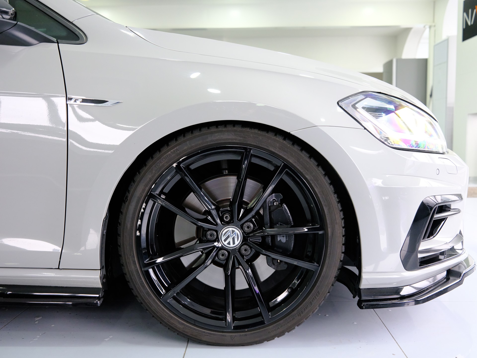 VW Golf 2.0 TSI R 4Motion DSG-image-17
