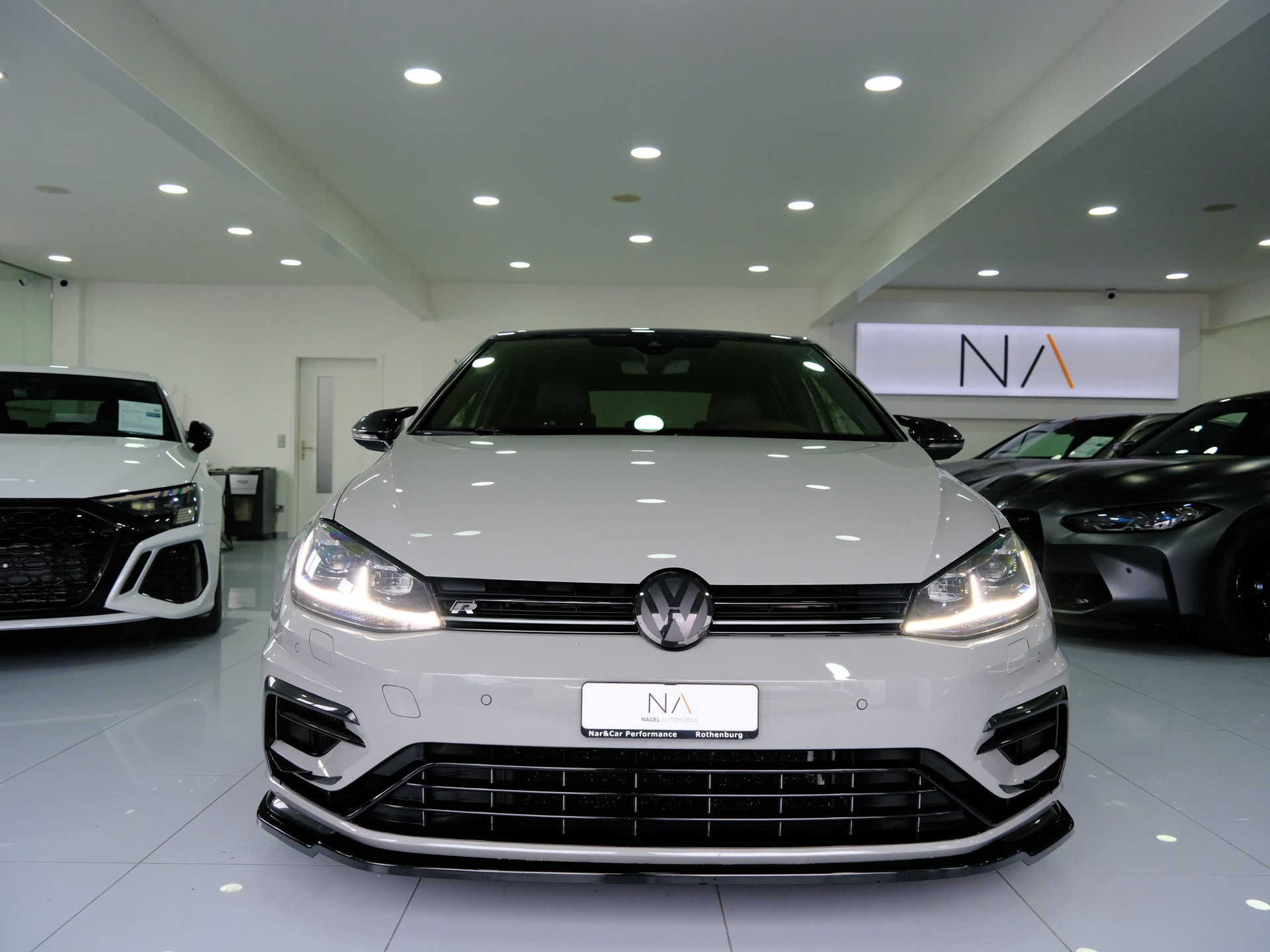VW Golf 2.0 TSI R 4Motion DSG-image-2