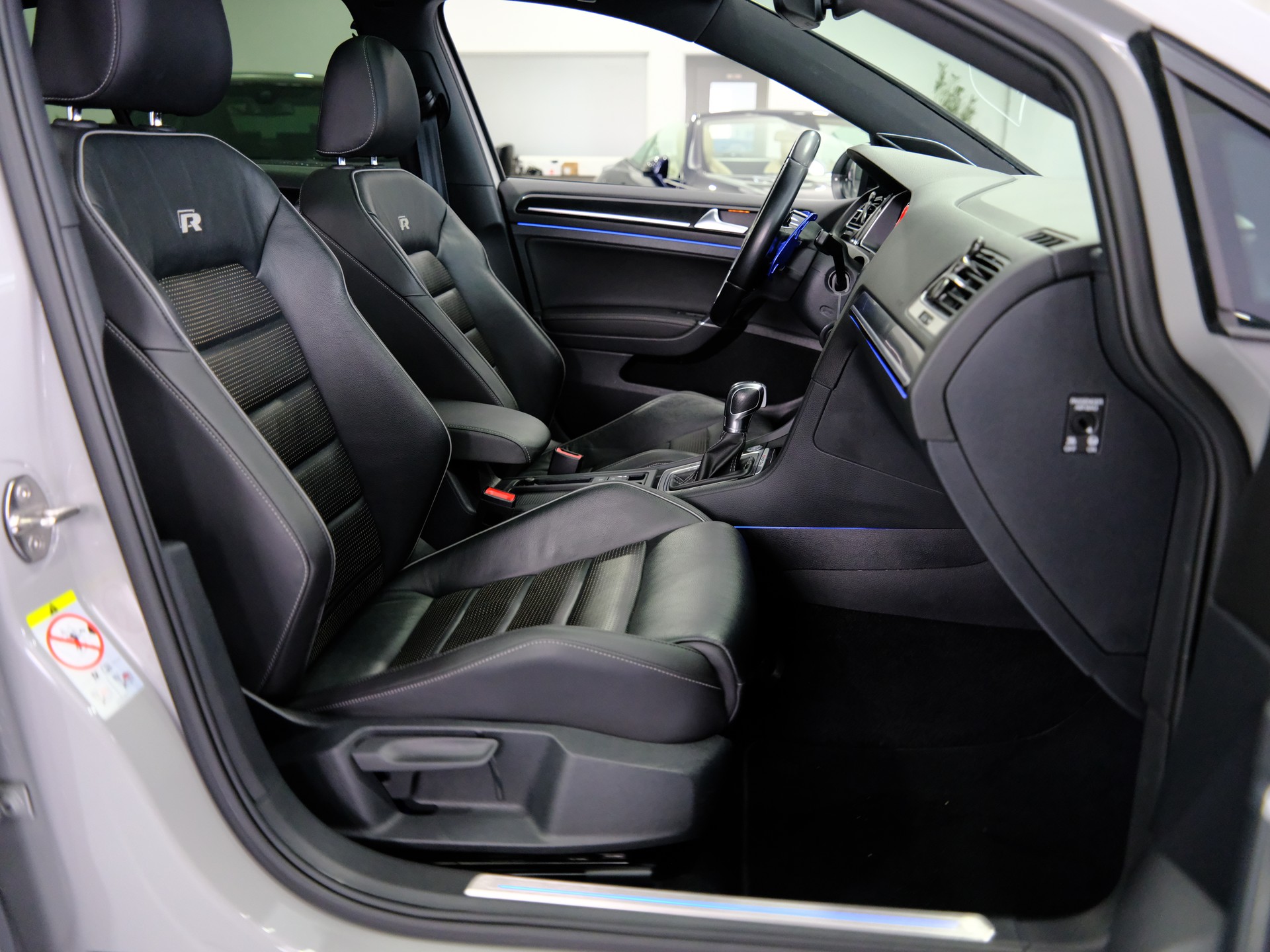 VW Golf 2.0 TSI R 4Motion DSG-image-14