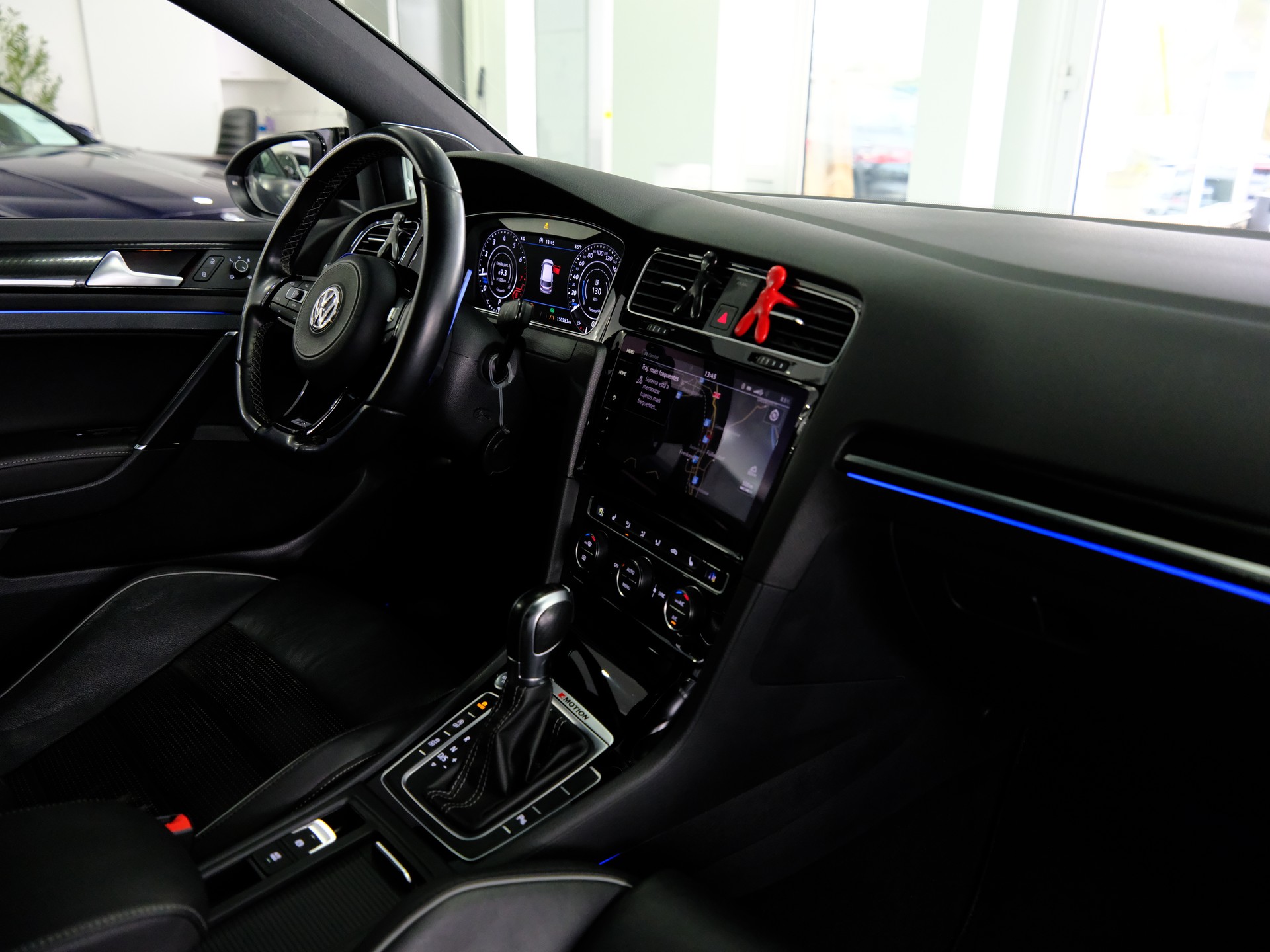 VW Golf 2.0 TSI R 4Motion DSG-image-13