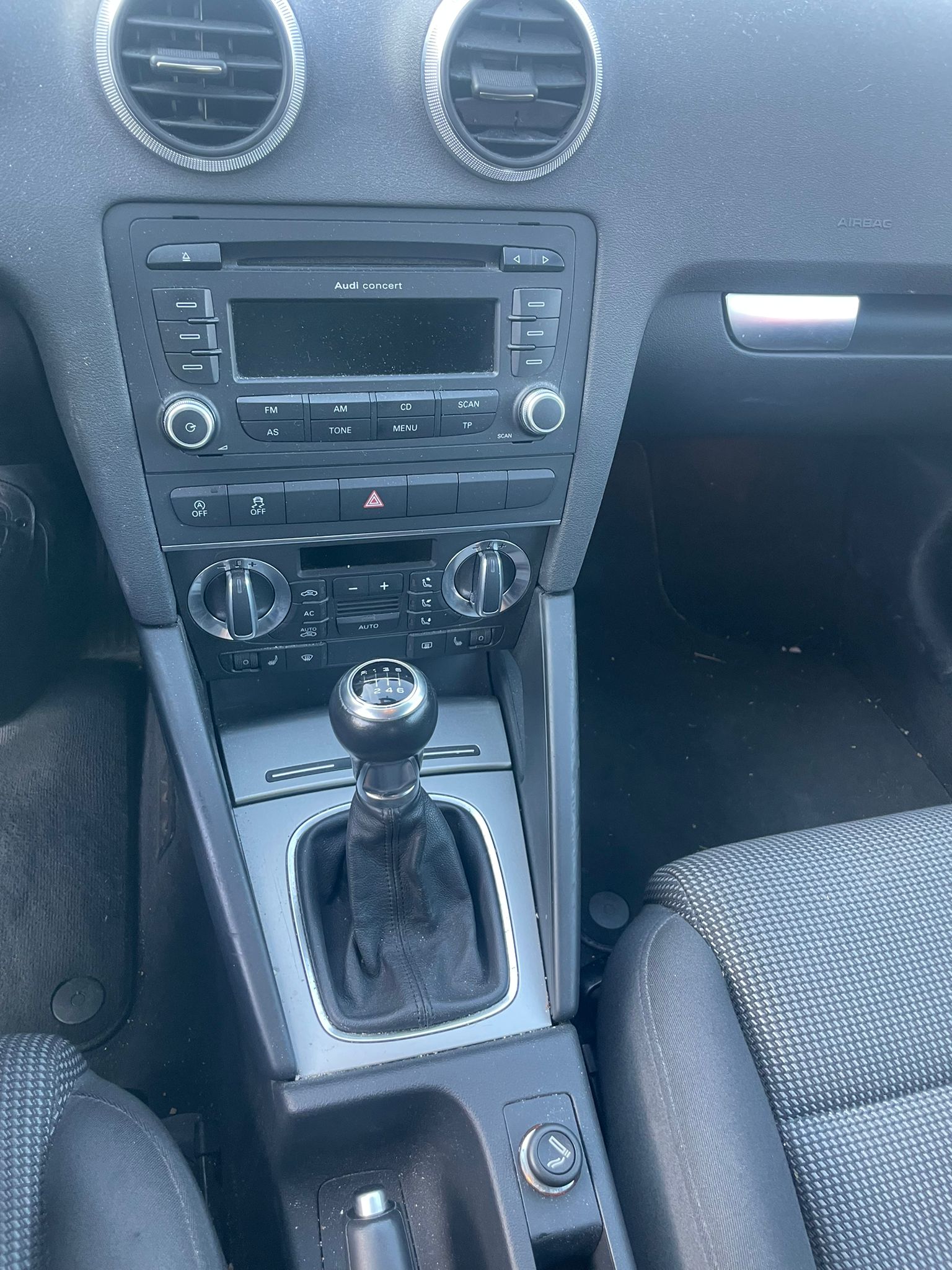 AUDI A3 1.4 TFSI Ambition-image-2