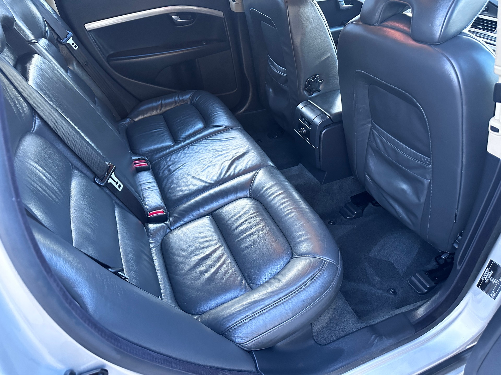 VOLVO V70 D5 AWD Summum Geartronic-image-11