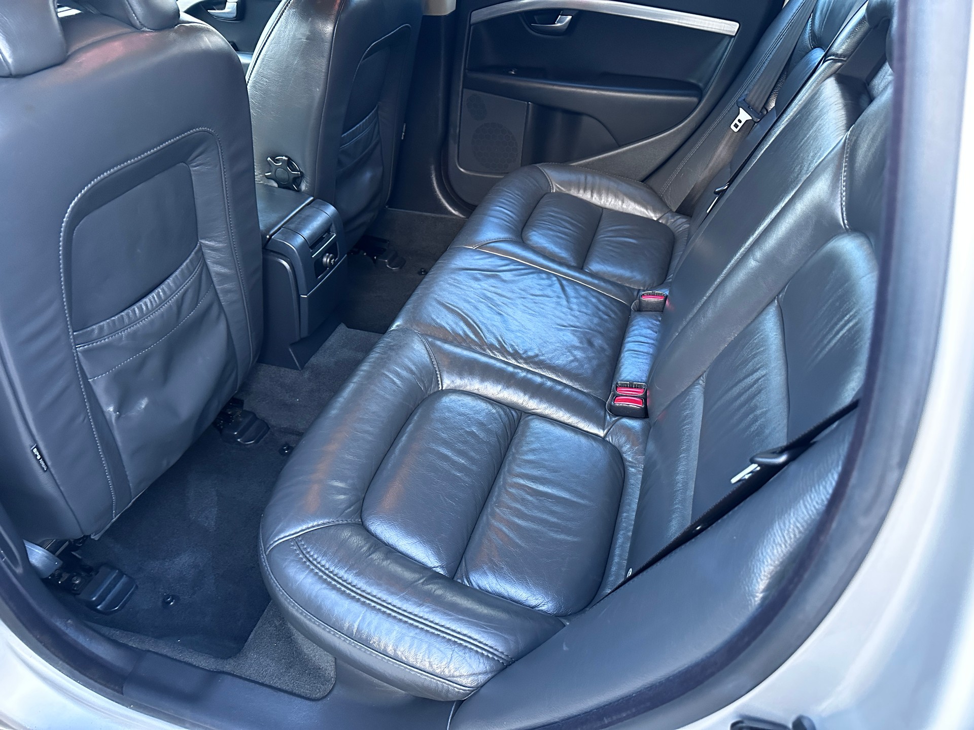 VOLVO V70 D5 AWD Summum Geartronic-image-8