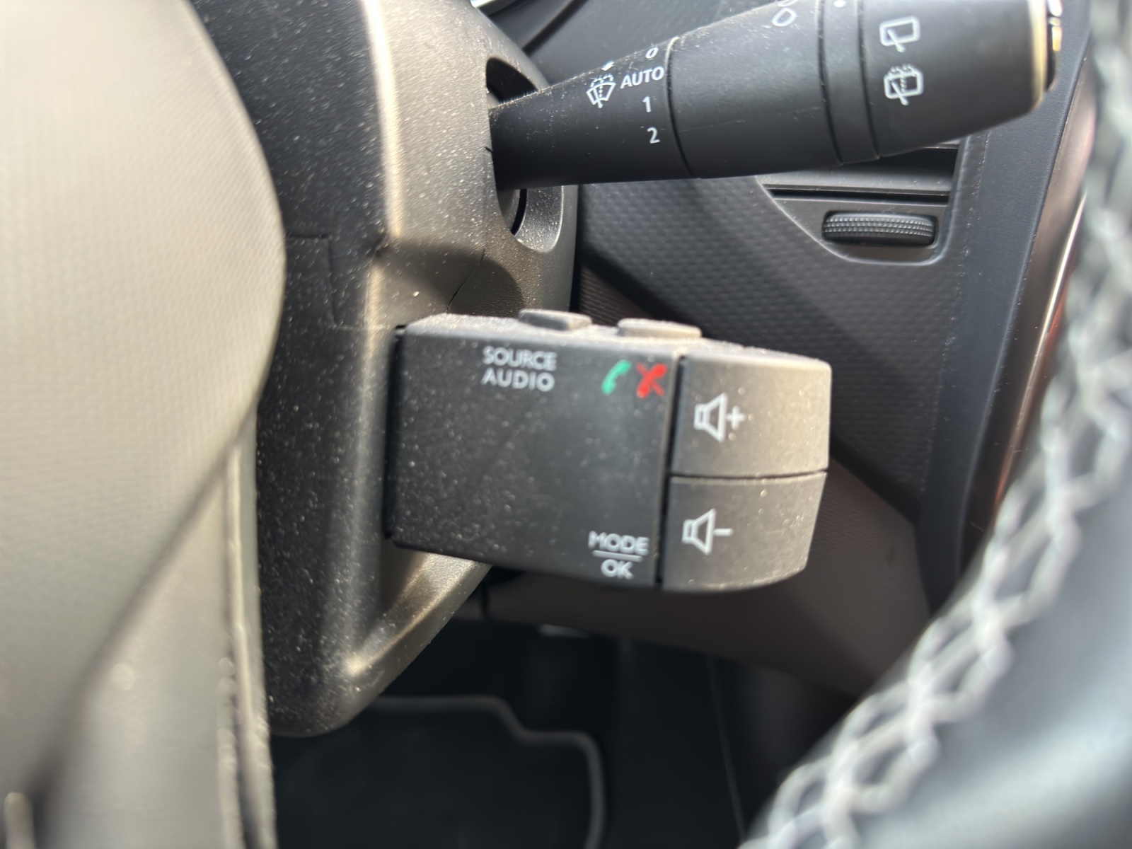 RENAULT Captur 1.2 T 16V Privilège EDC-image-13