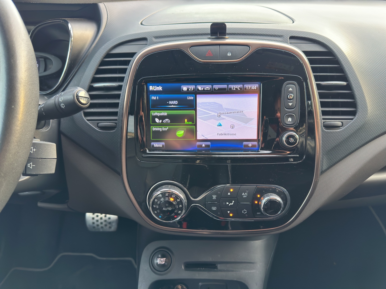 RENAULT Captur 1.2 T 16V Privilège EDC-image-19