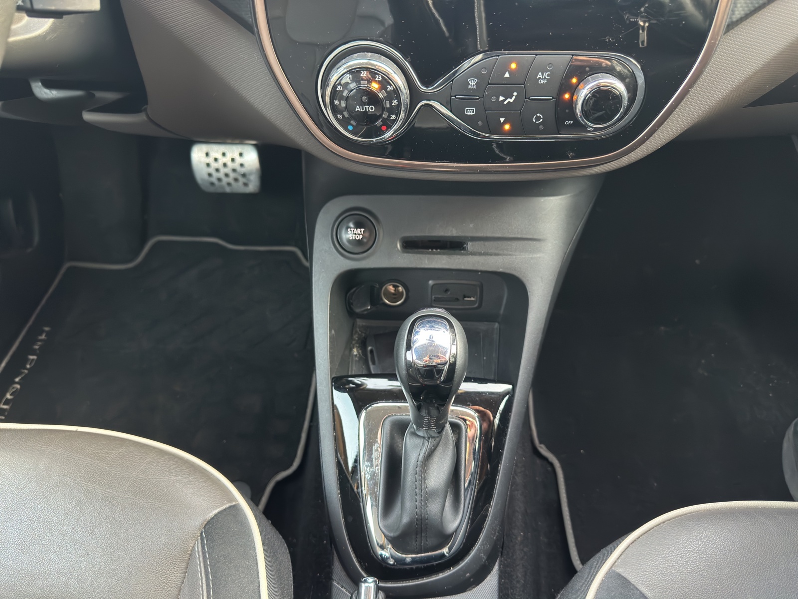 RENAULT Captur 1.2 T 16V Privilège EDC-image-15