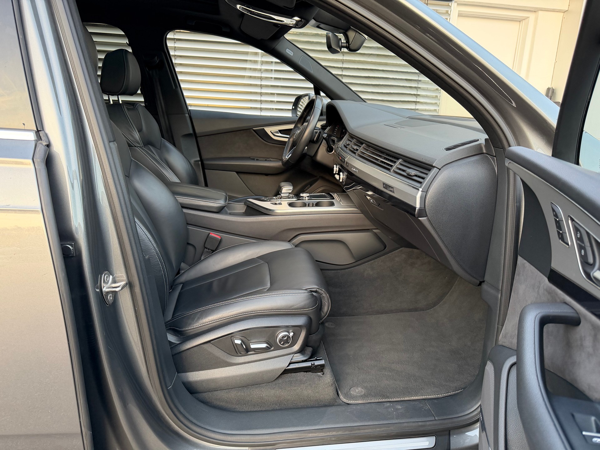 AUDI Q7 3.0 TDI quattro tiptronic-image-8