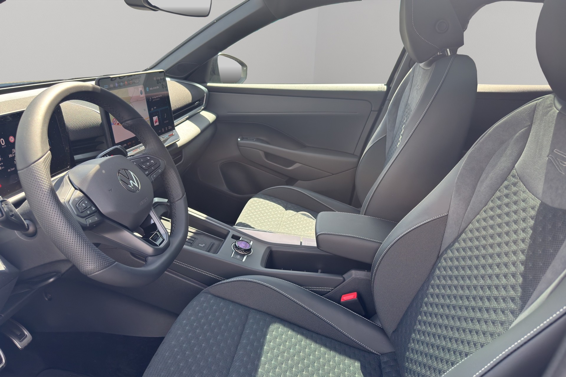 VW T-Roc 1.5 eTSI mHEV R-Line DSG-image-8