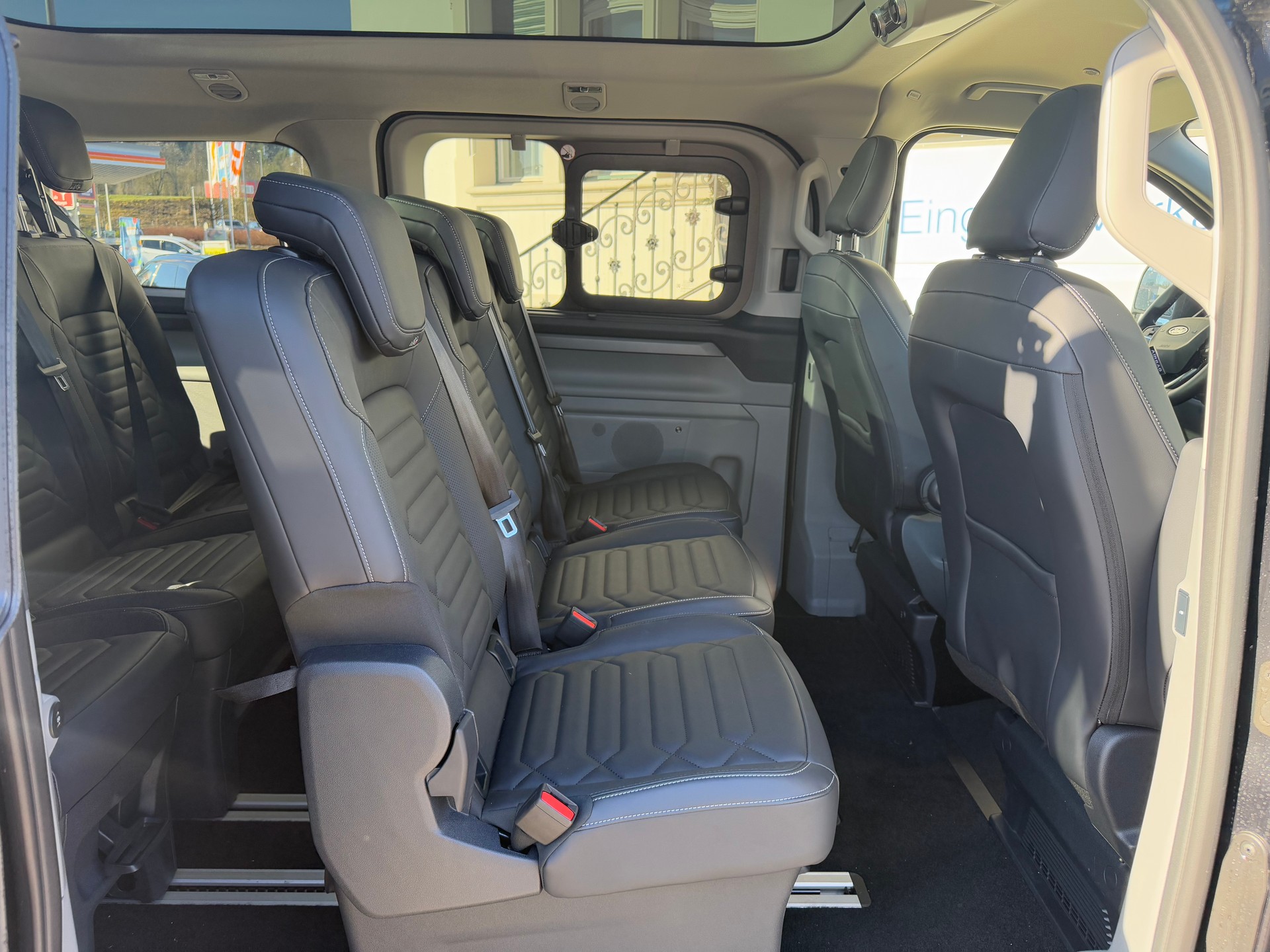 FORD Tourneo Bus 320 L1H1 TitaniumX Automat-image-11