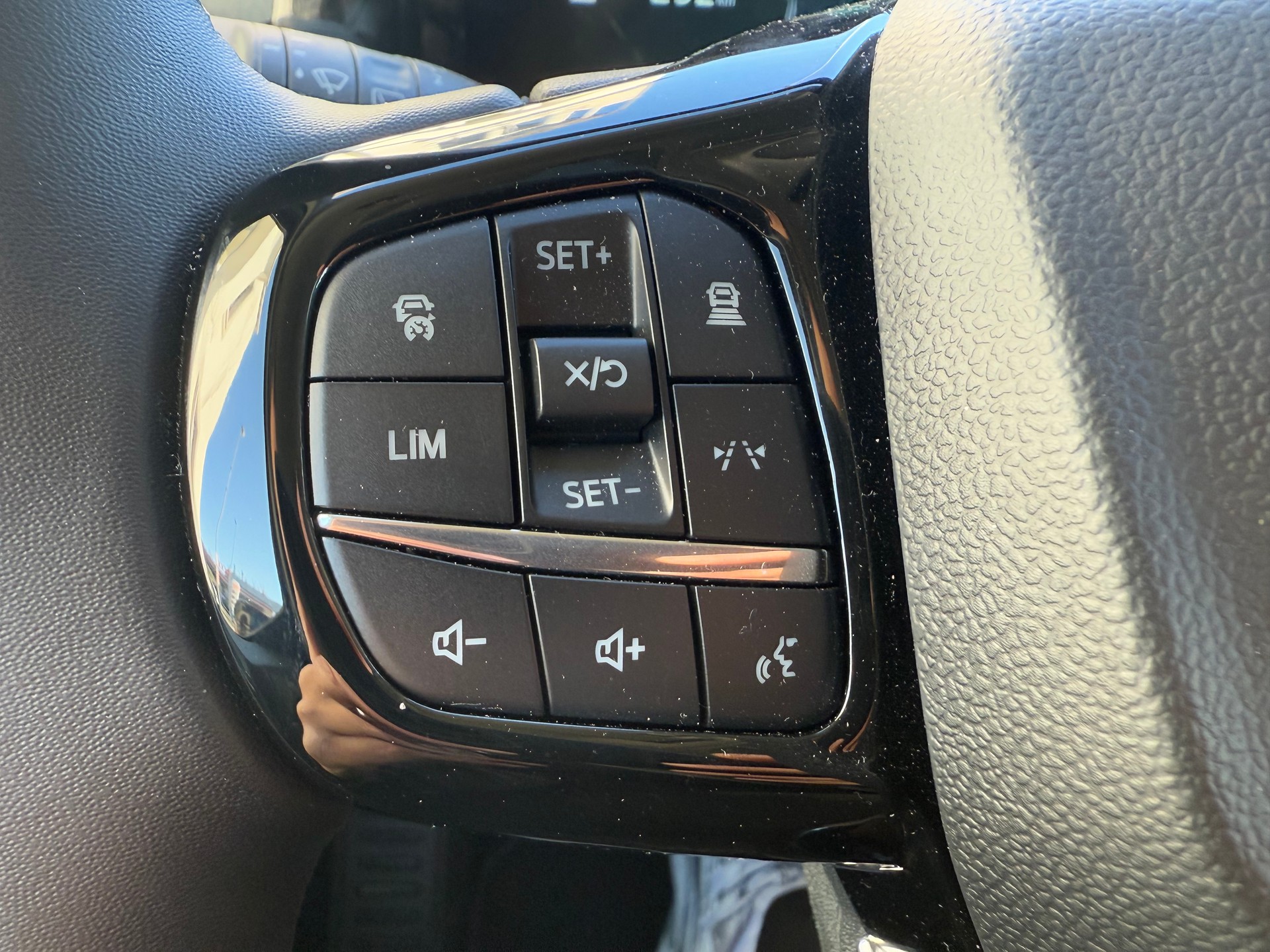 FORD Tourneo Bus 320 L1H1 TitaniumX Automat-image-18