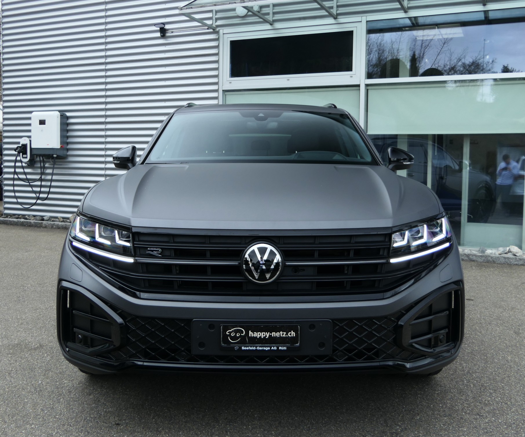 VW Touareg 3.0 TDI R-Line Tiptronic-image-1