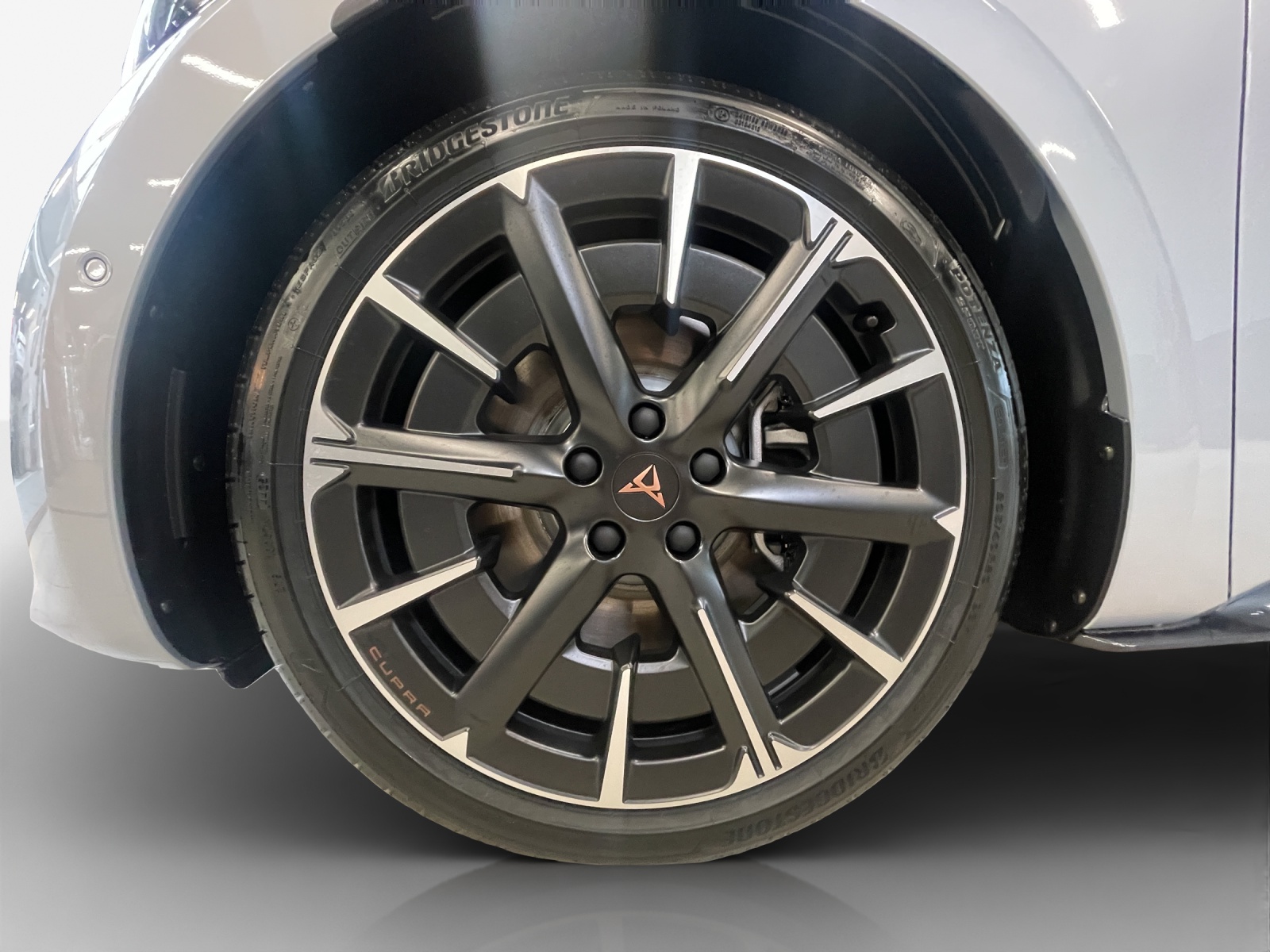CUPRA Born 79 kWh e-Boost Adrenaline-image-13