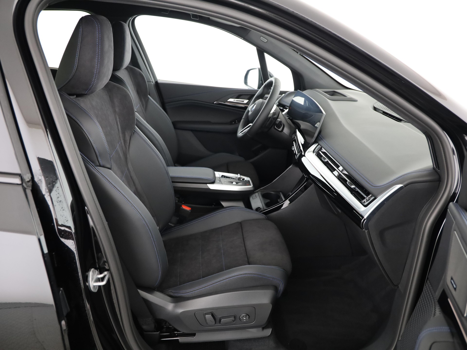 BMW 223d xDrive Active Tourer-image-13