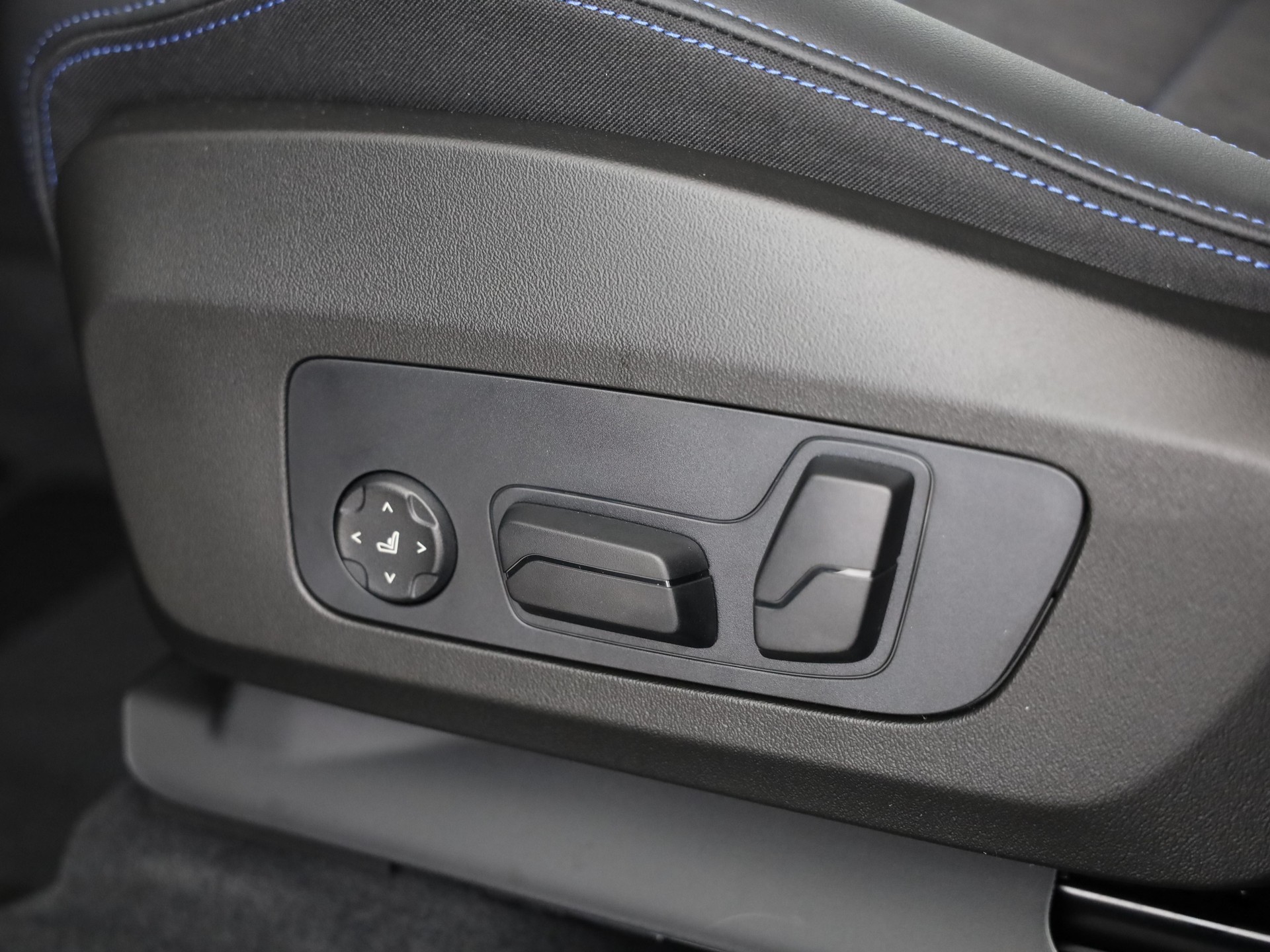 BMW 223d xDrive Active Tourer-image-21