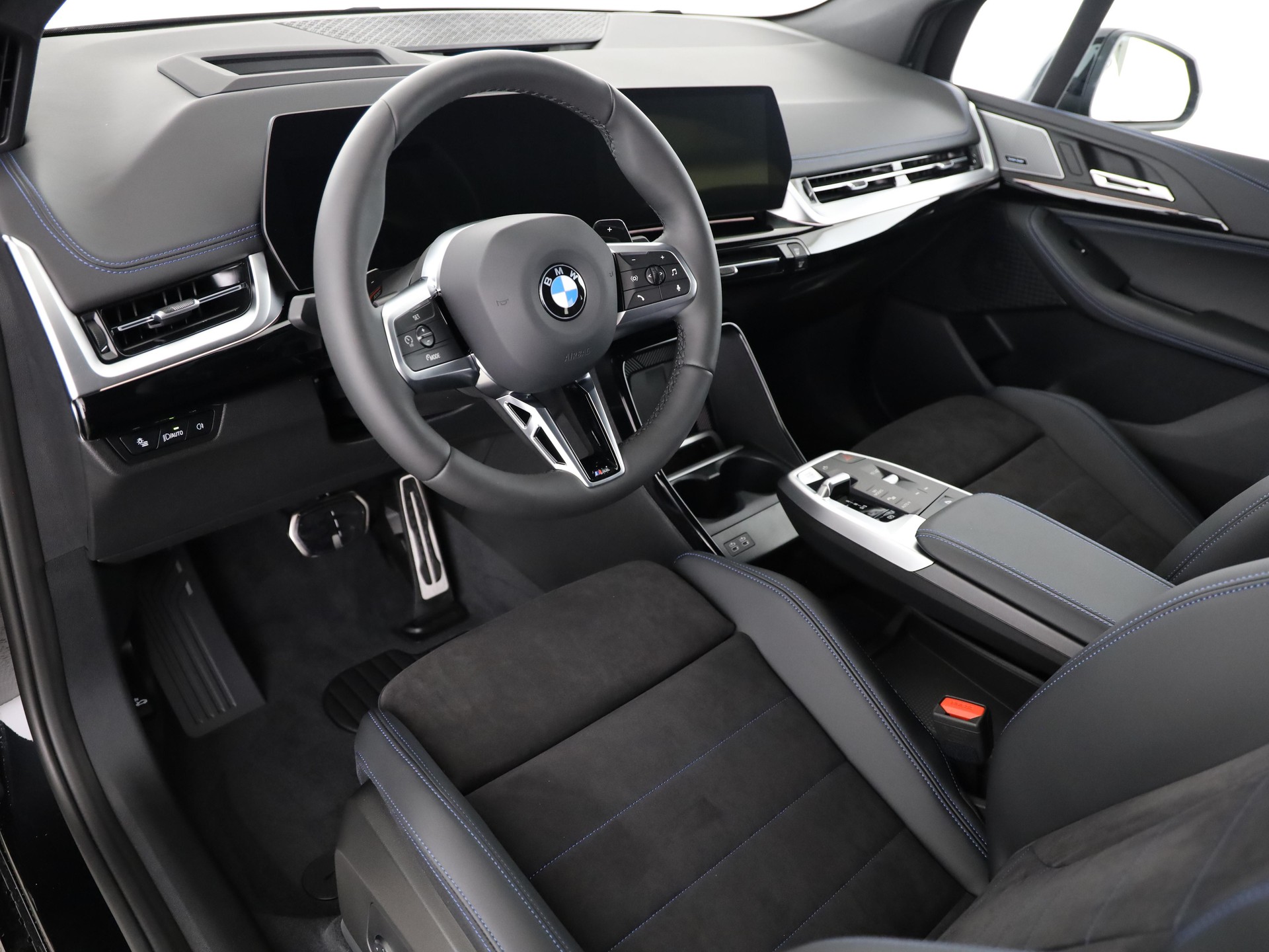 BMW 223d xDrive Active Tourer-image-9