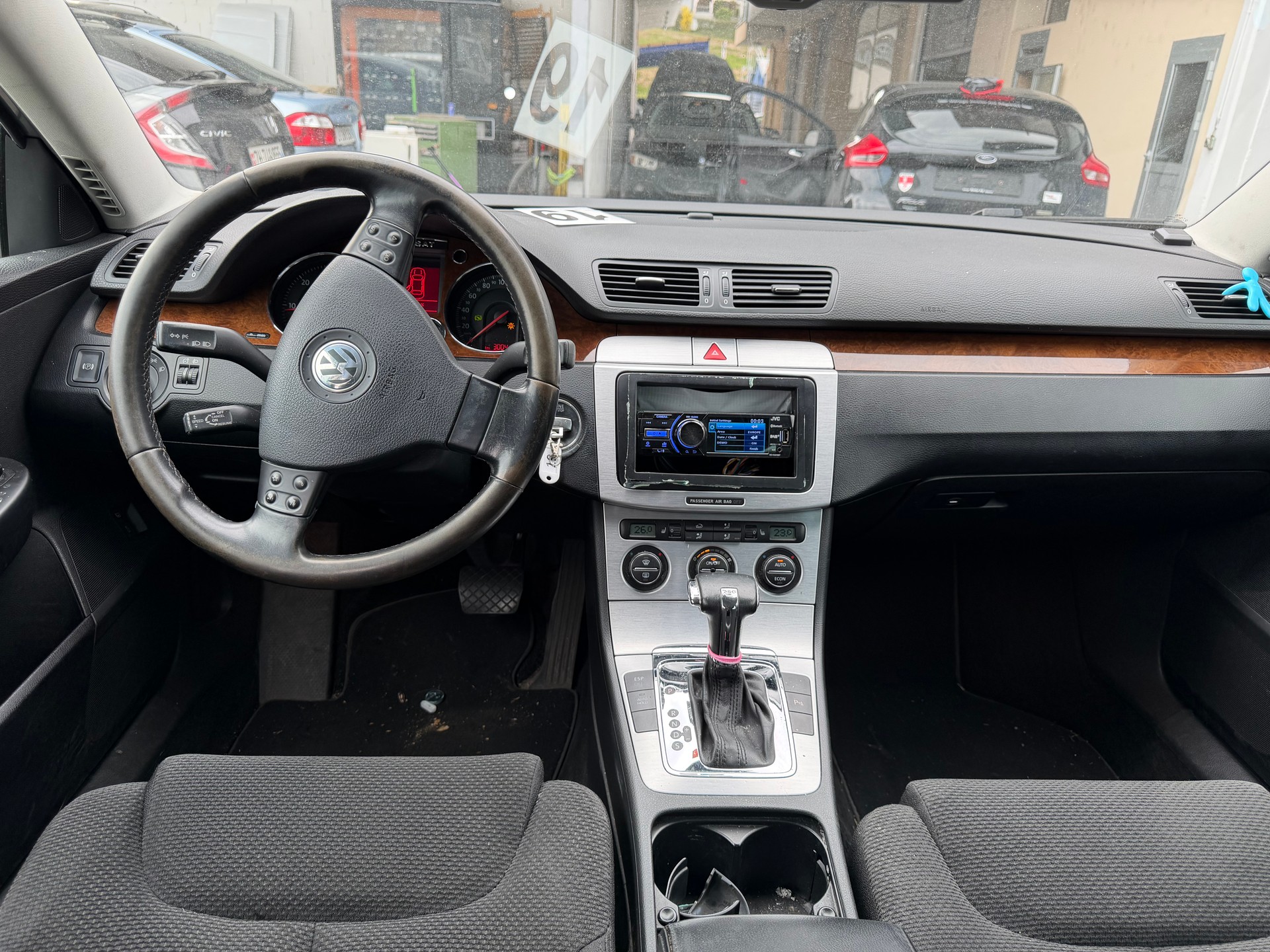 VW PASSAT-image-9