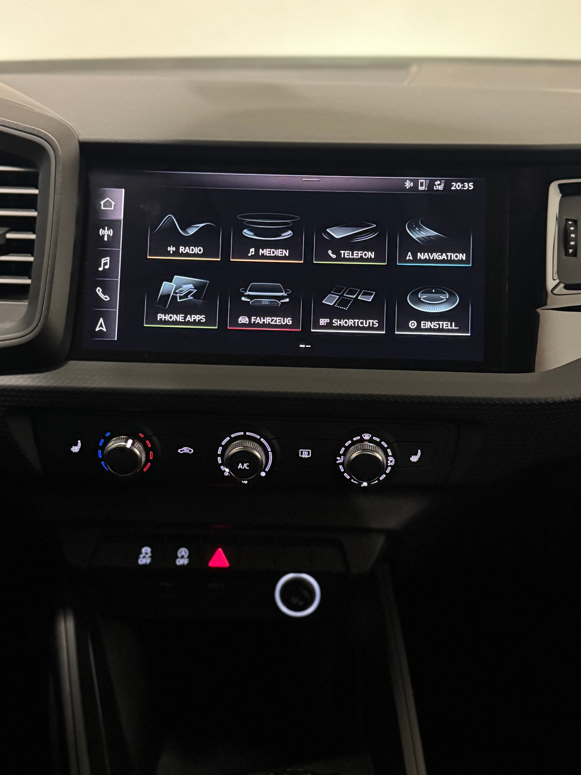 AUDI A1 Sportback 30 TFSI S Line-image-11