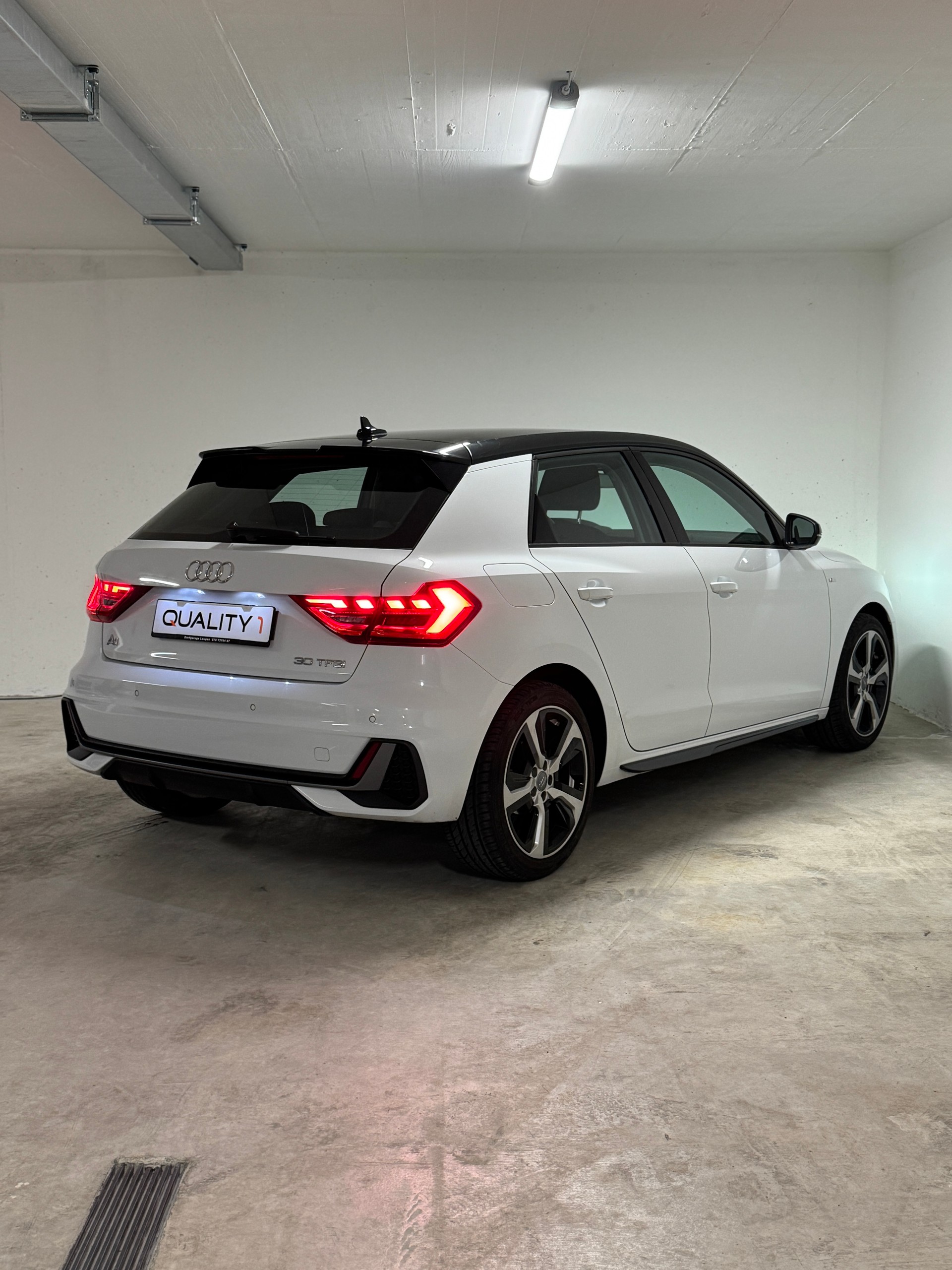 AUDI A1 Sportback 30 TFSI S Line-image-3