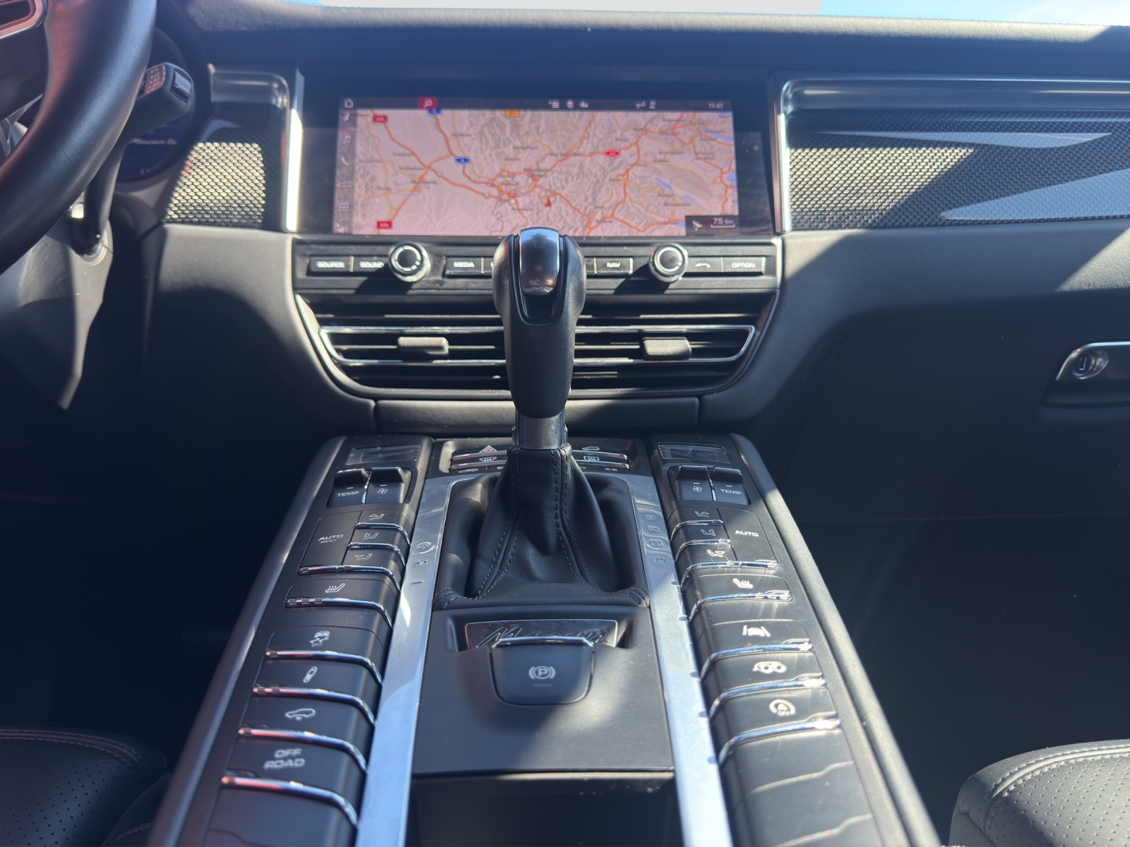 PORSCHE Macan Turbo PDK-image-11