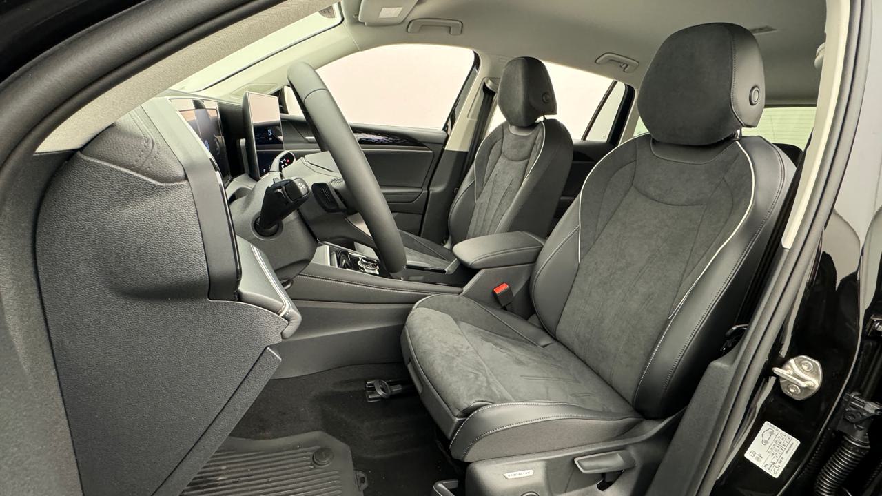 VW Tiguan 2.0 TDI SCR Elegance 4Motion DSG-image-4
