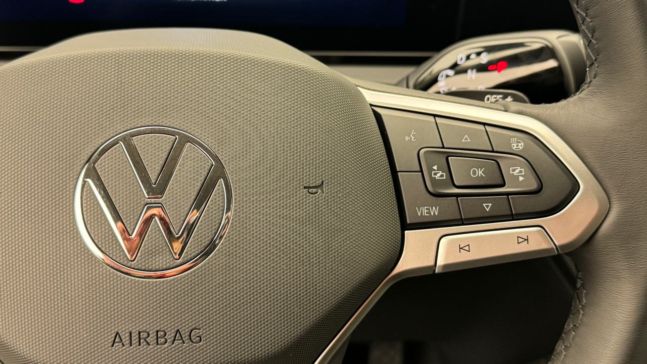 VW Tiguan 2.0 TDI SCR Elegance 4Motion DSG-image-9