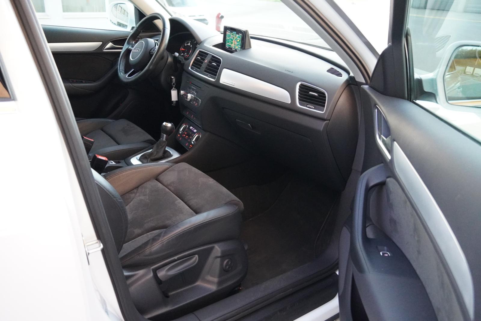 AUDI Q3 2.0 TDI sport quattro S-tronic-image-17