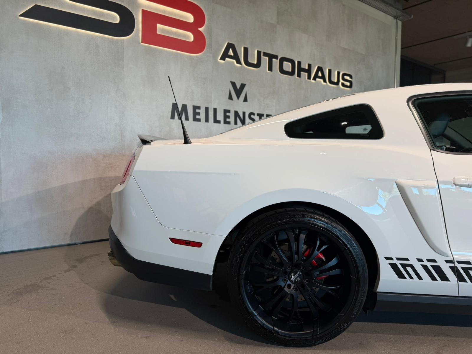 FORD Mustang GT 3.7 V6 Automatic-image-9