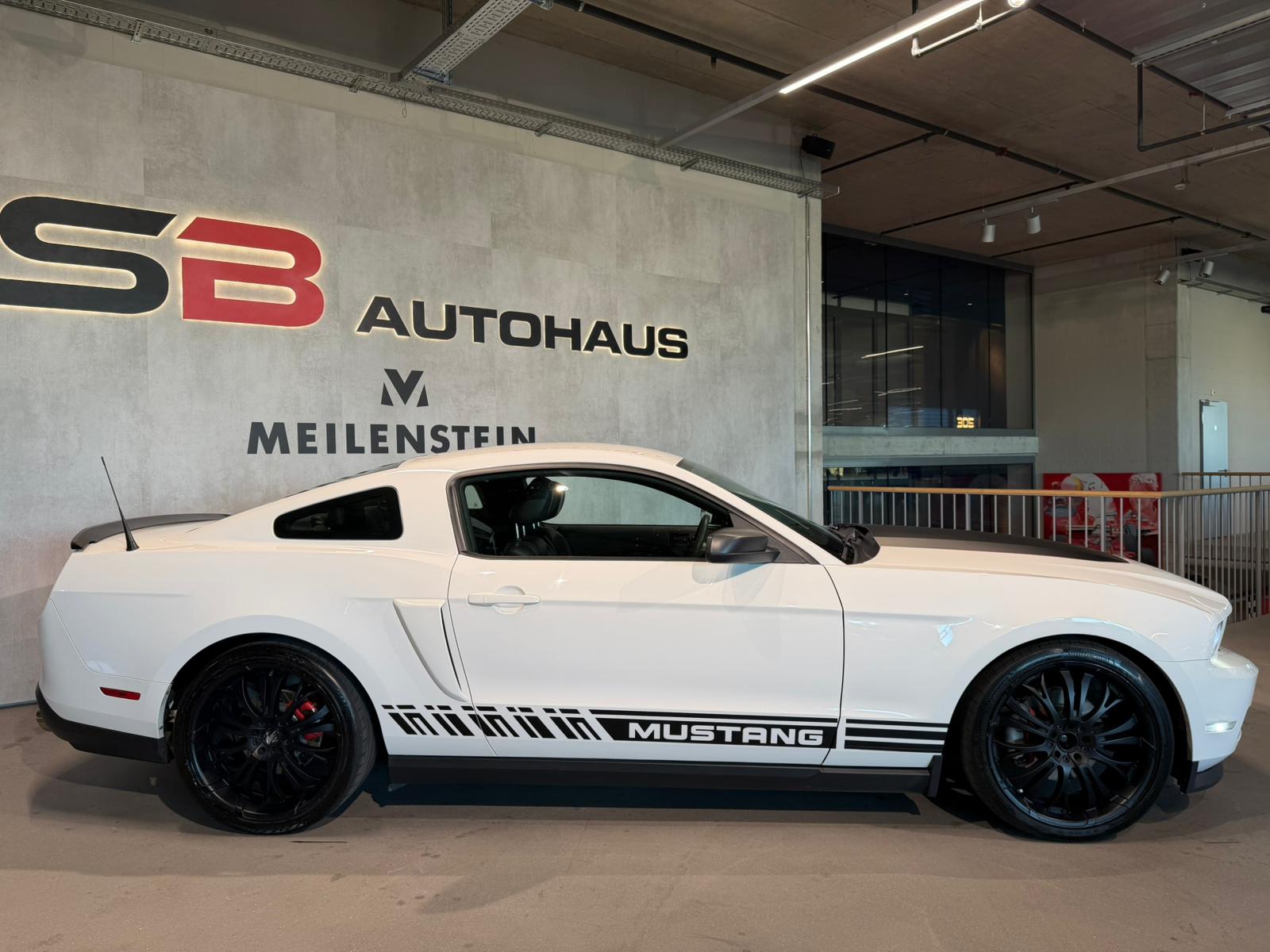 FORD Mustang GT 3.7 V6 Automatic-image-7