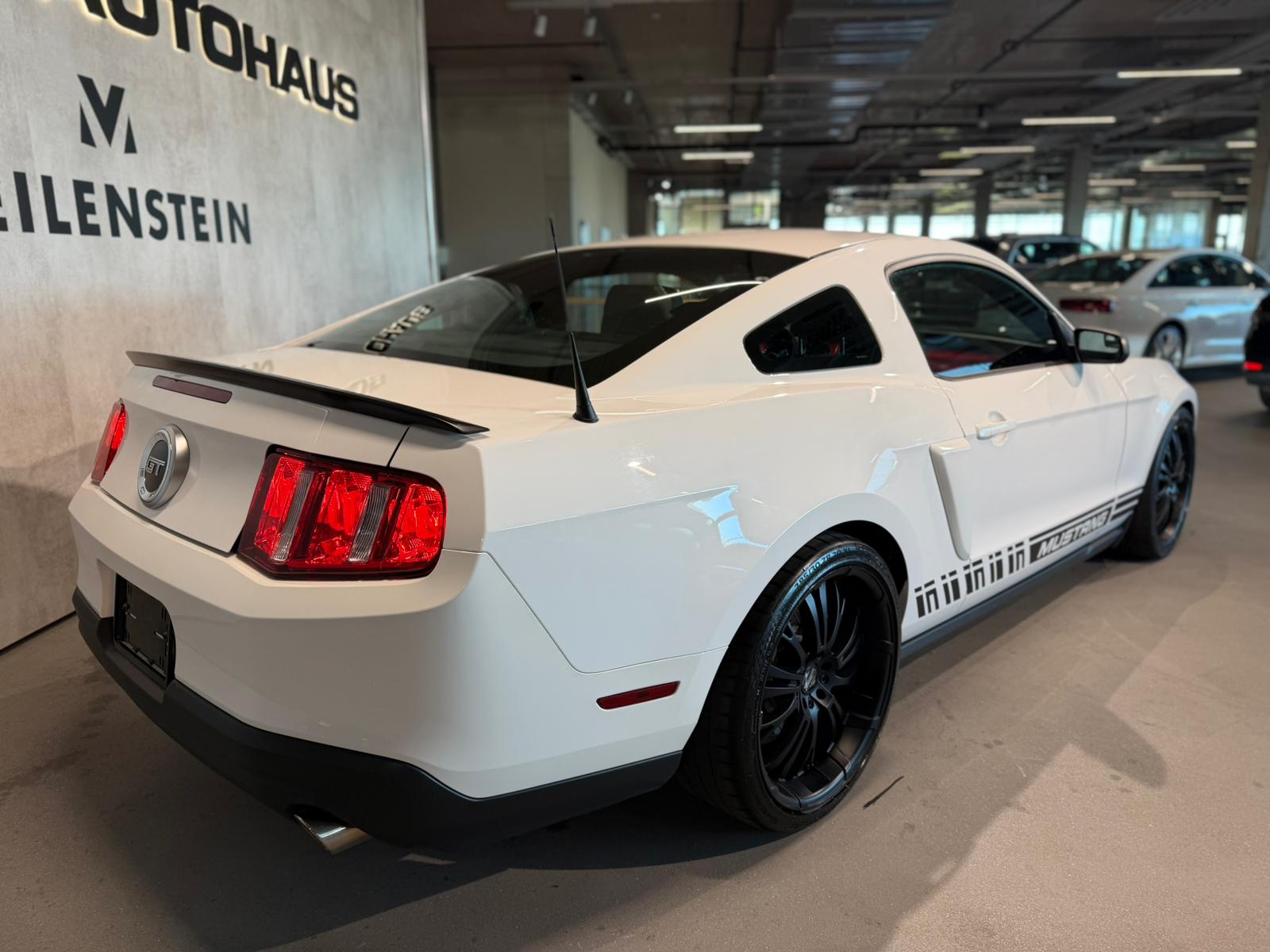 FORD Mustang GT 3.7 V6 Automatic-image-13