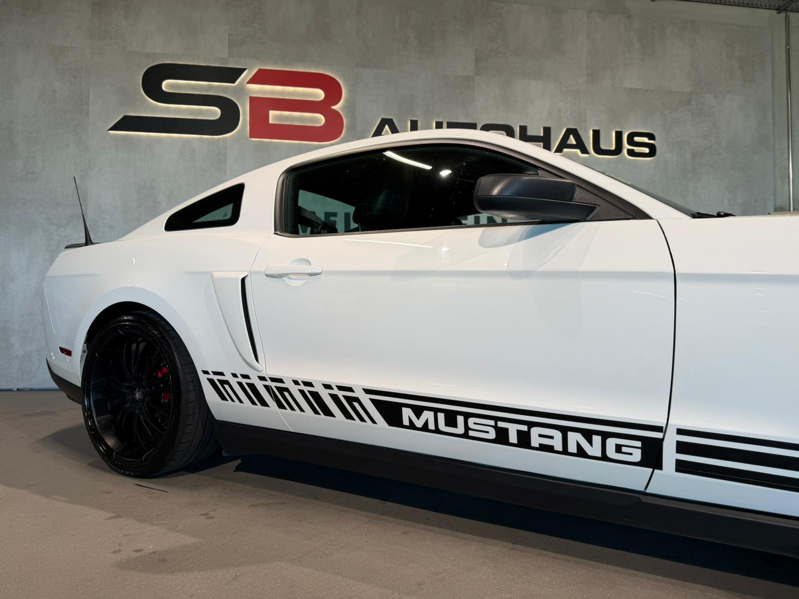 FORD Mustang GT 3.7 V6 Automatic-image-8