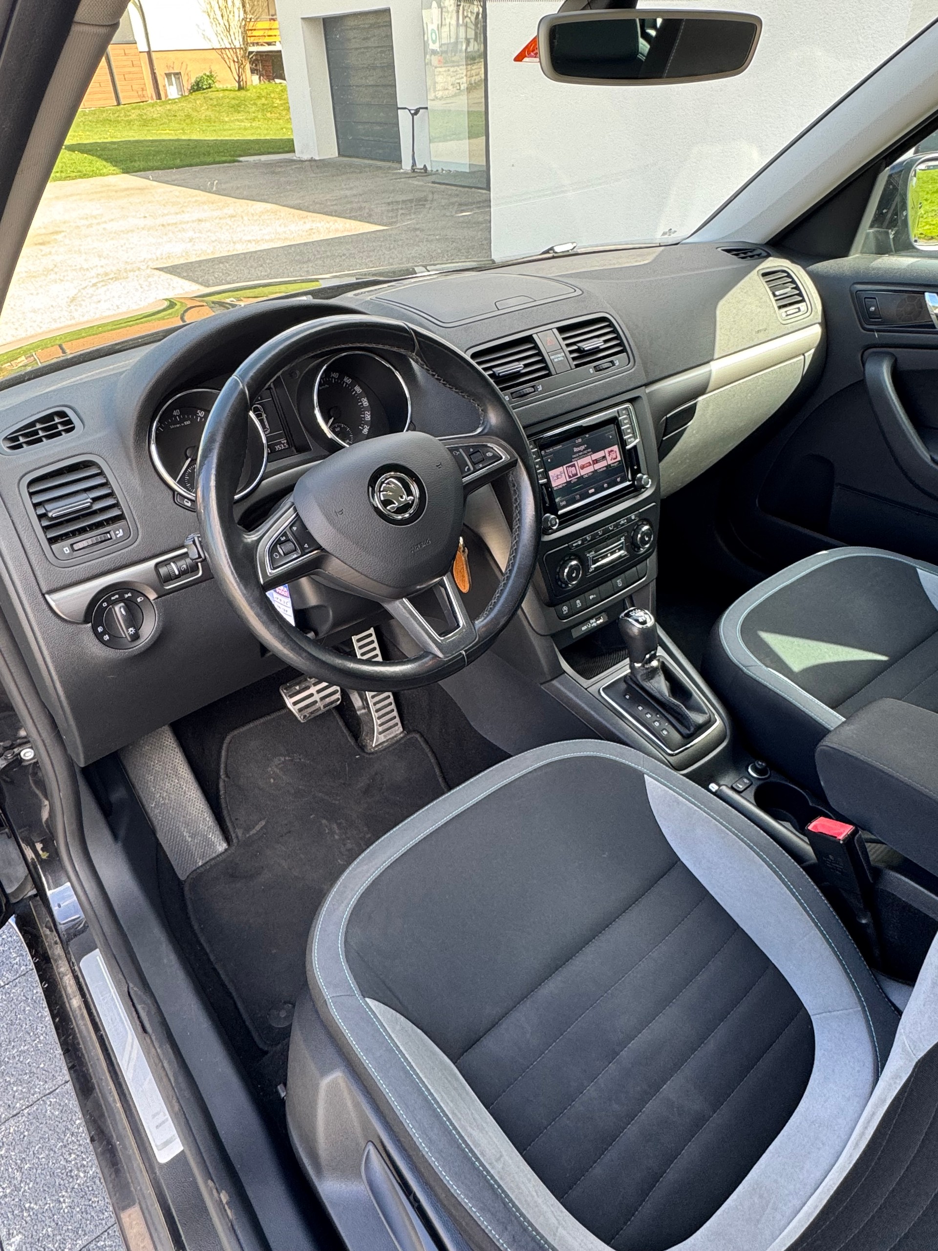 SKODA Yeti 1.4 TSI Ambition 4x4 DSG-image-9