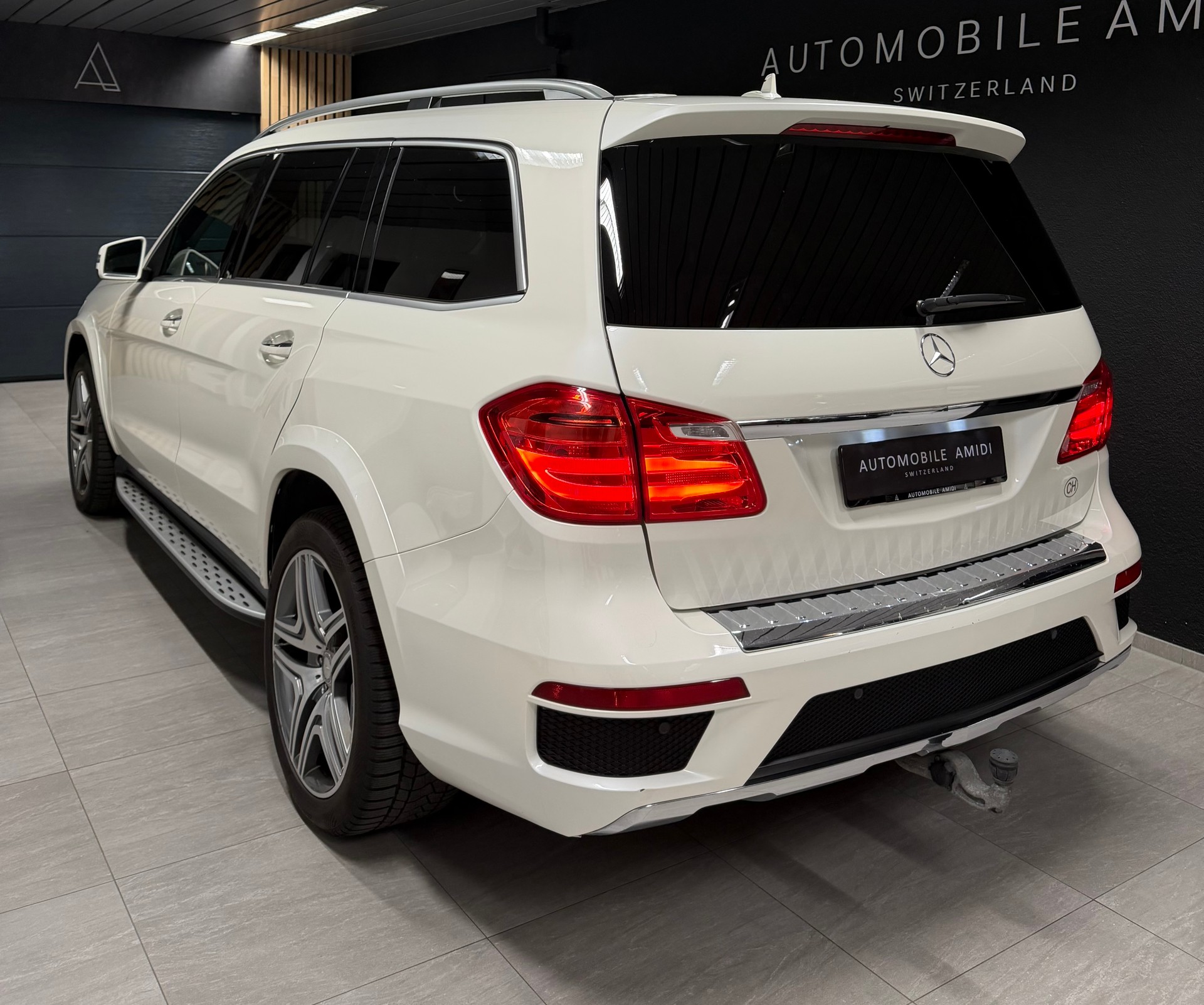 MERCEDES-BENZ GL 350 BlueTEC 4Matic 7G-TRONIC-showroom-element-2