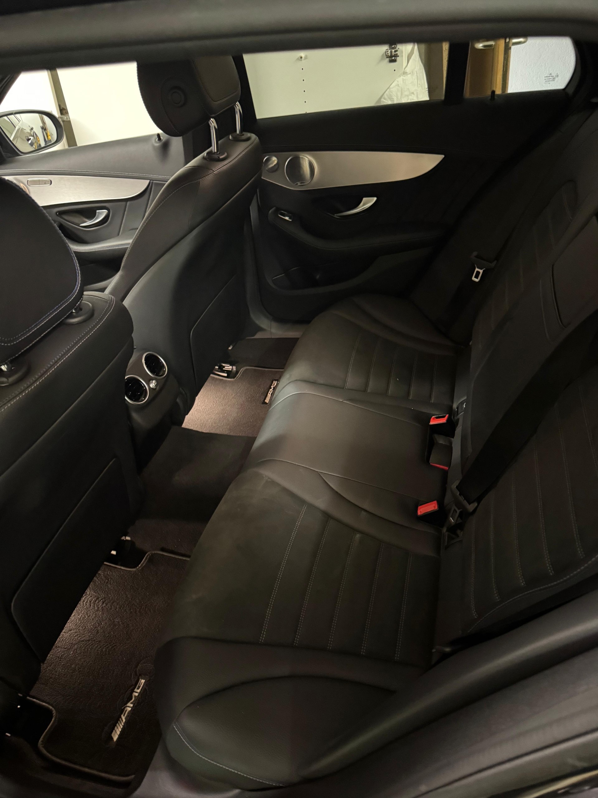 MERCEDES-BENZ C 200 Swiss Star AMG Line 4M 9G-Tronic-image-4