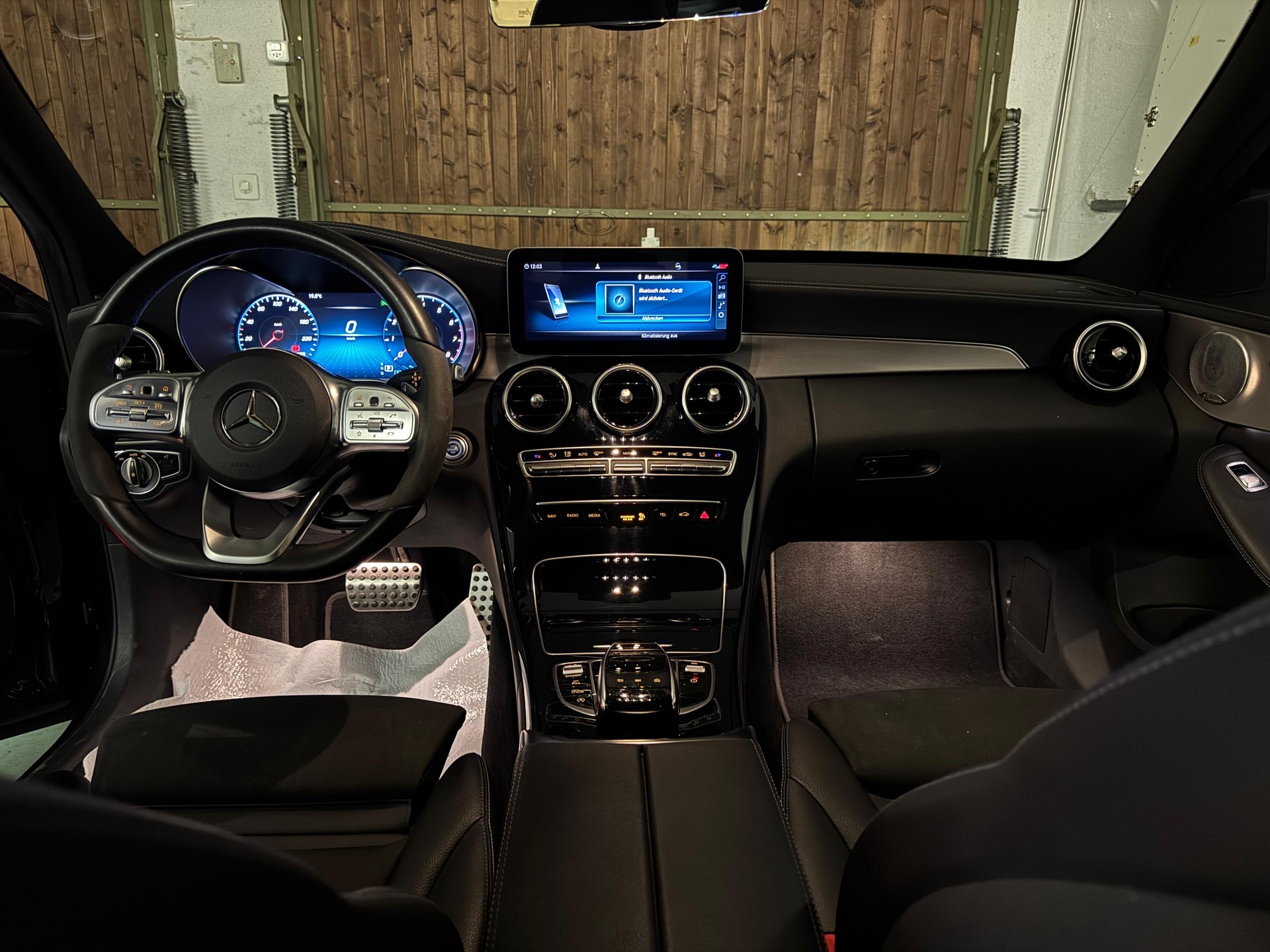 MERCEDES-BENZ C 200 Swiss Star AMG Line 4M 9G-Tronic-image-5