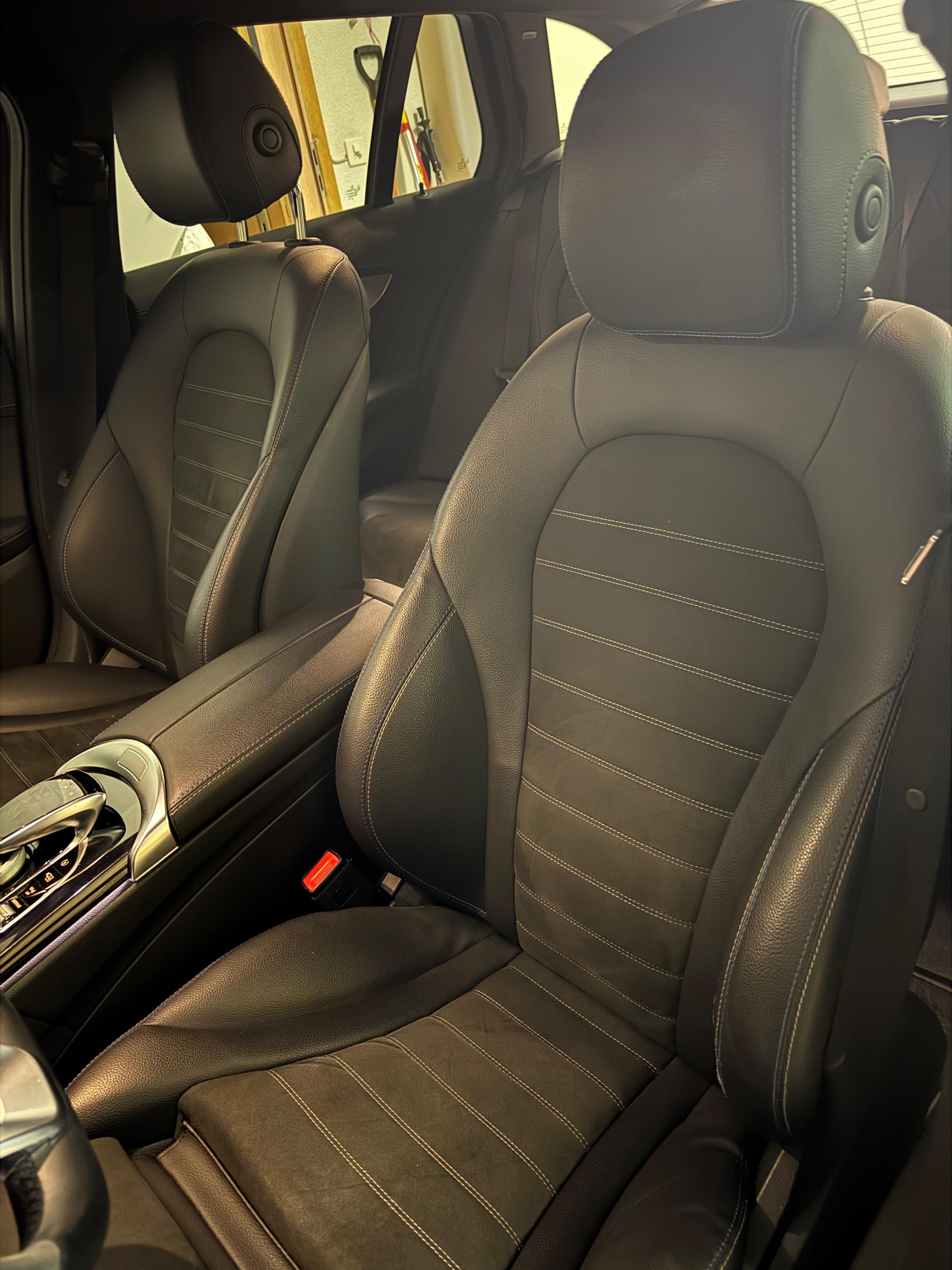 MERCEDES-BENZ C 200 Swiss Star AMG Line 4M 9G-Tronic-image-7