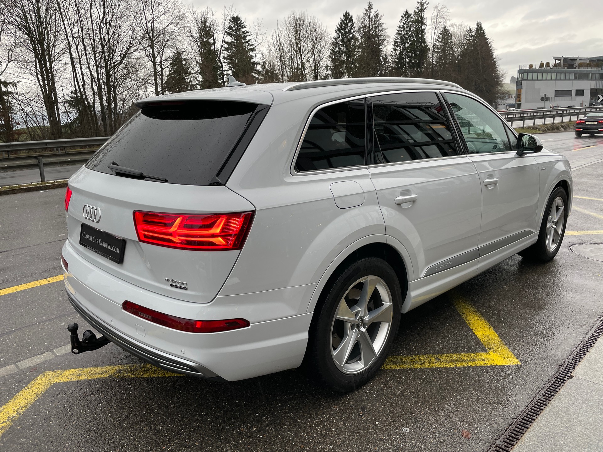 AUDI Q7 e-tron 3.0 TDI quattro tiptronic-image-4