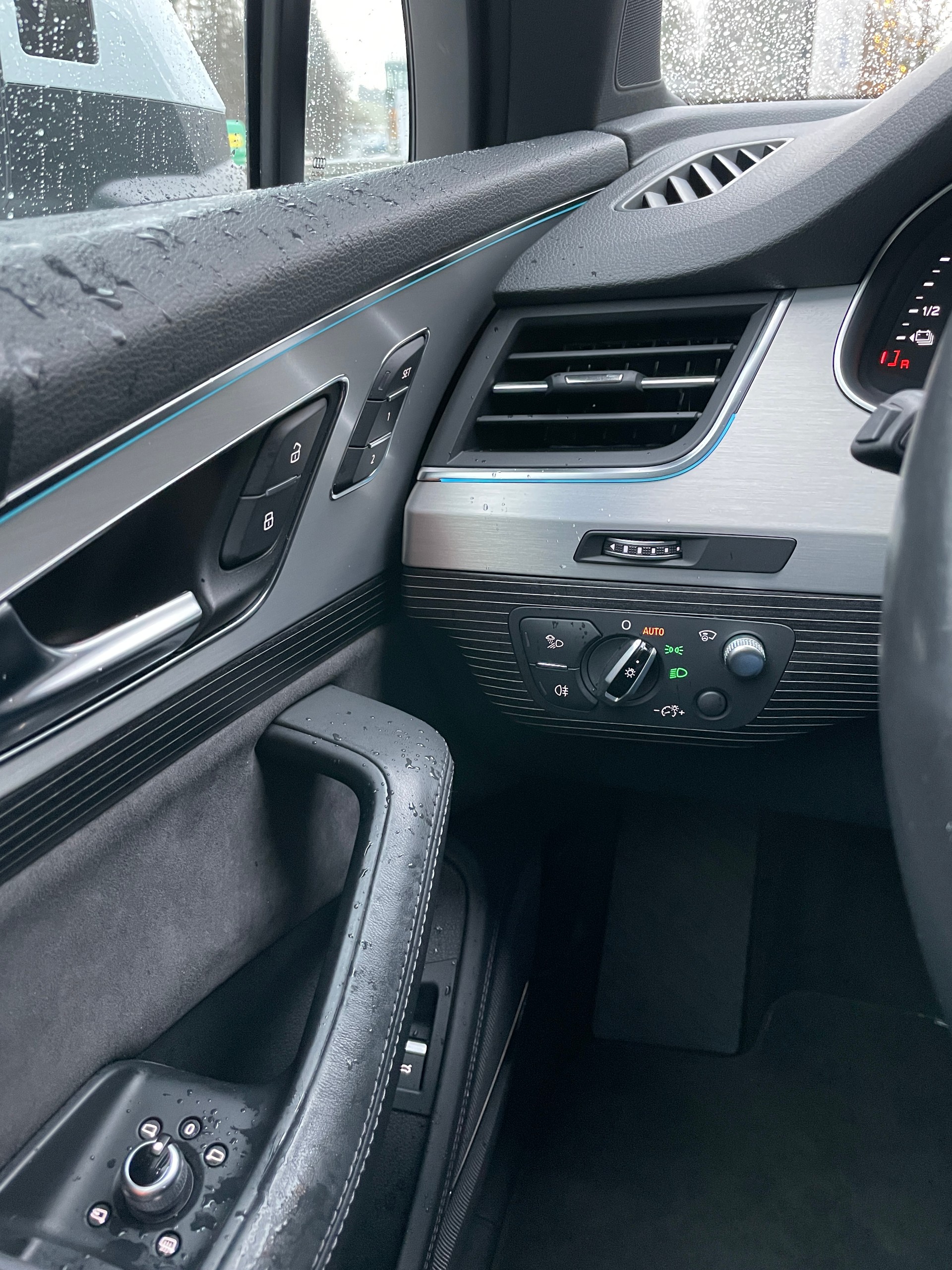 AUDI Q7 e-tron 3.0 TDI quattro tiptronic-image-24