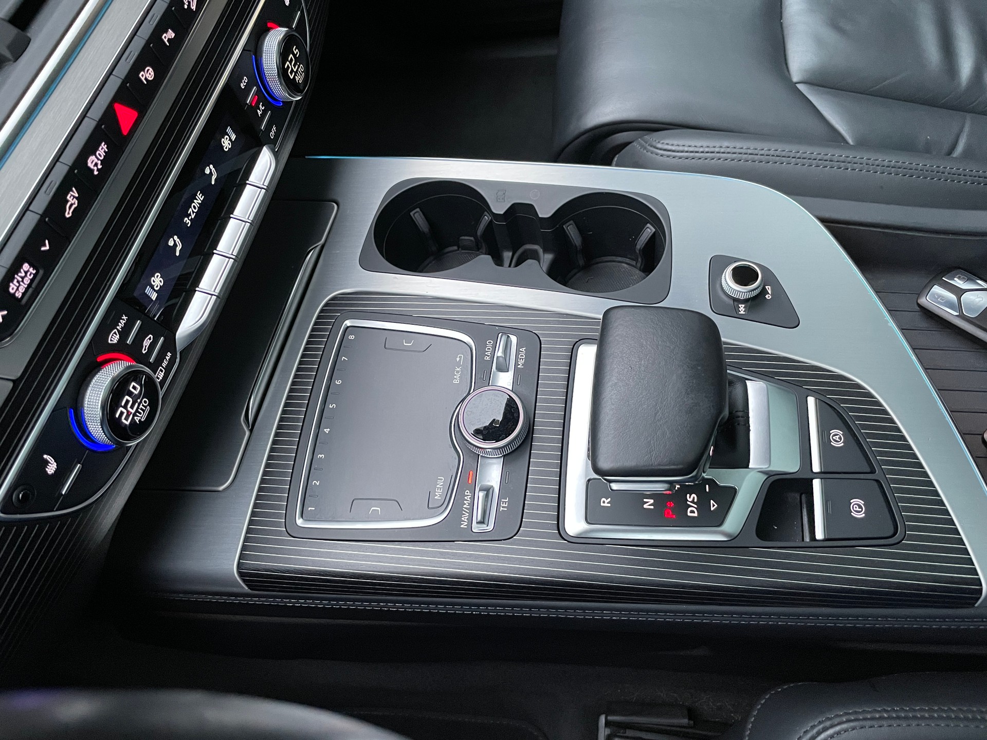 AUDI Q7 e-tron 3.0 TDI quattro tiptronic-image-29