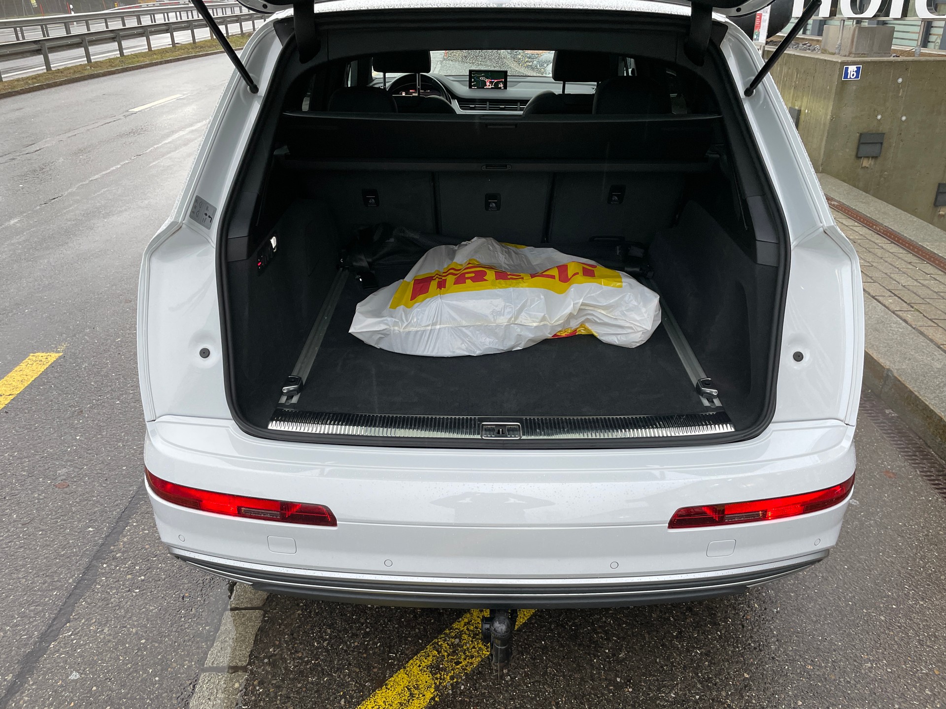 AUDI Q7 e-tron 3.0 TDI quattro tiptronic-image-6